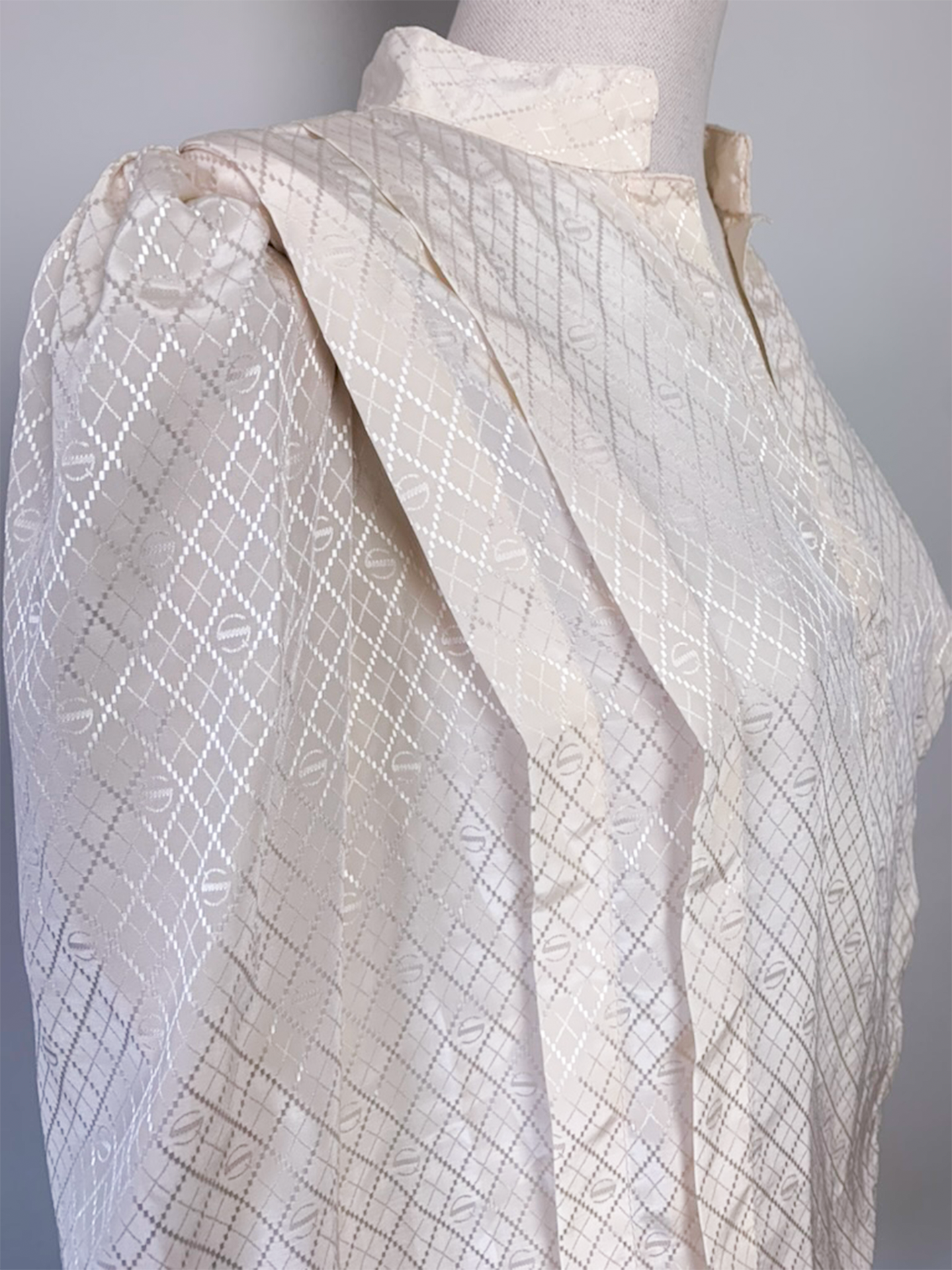 Robe fluide écru satinée vintage