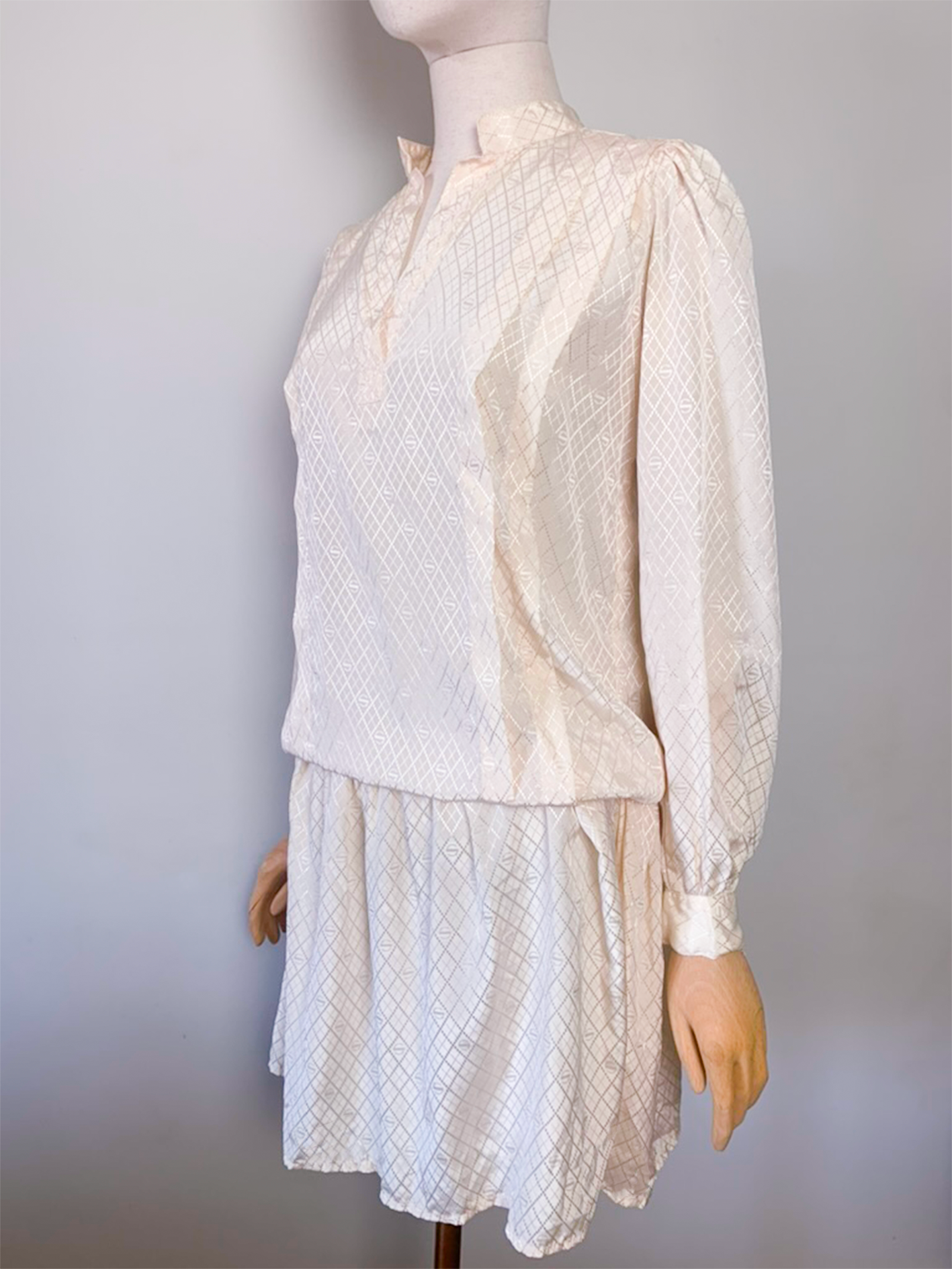 Robe fluide écru satinée vintage
