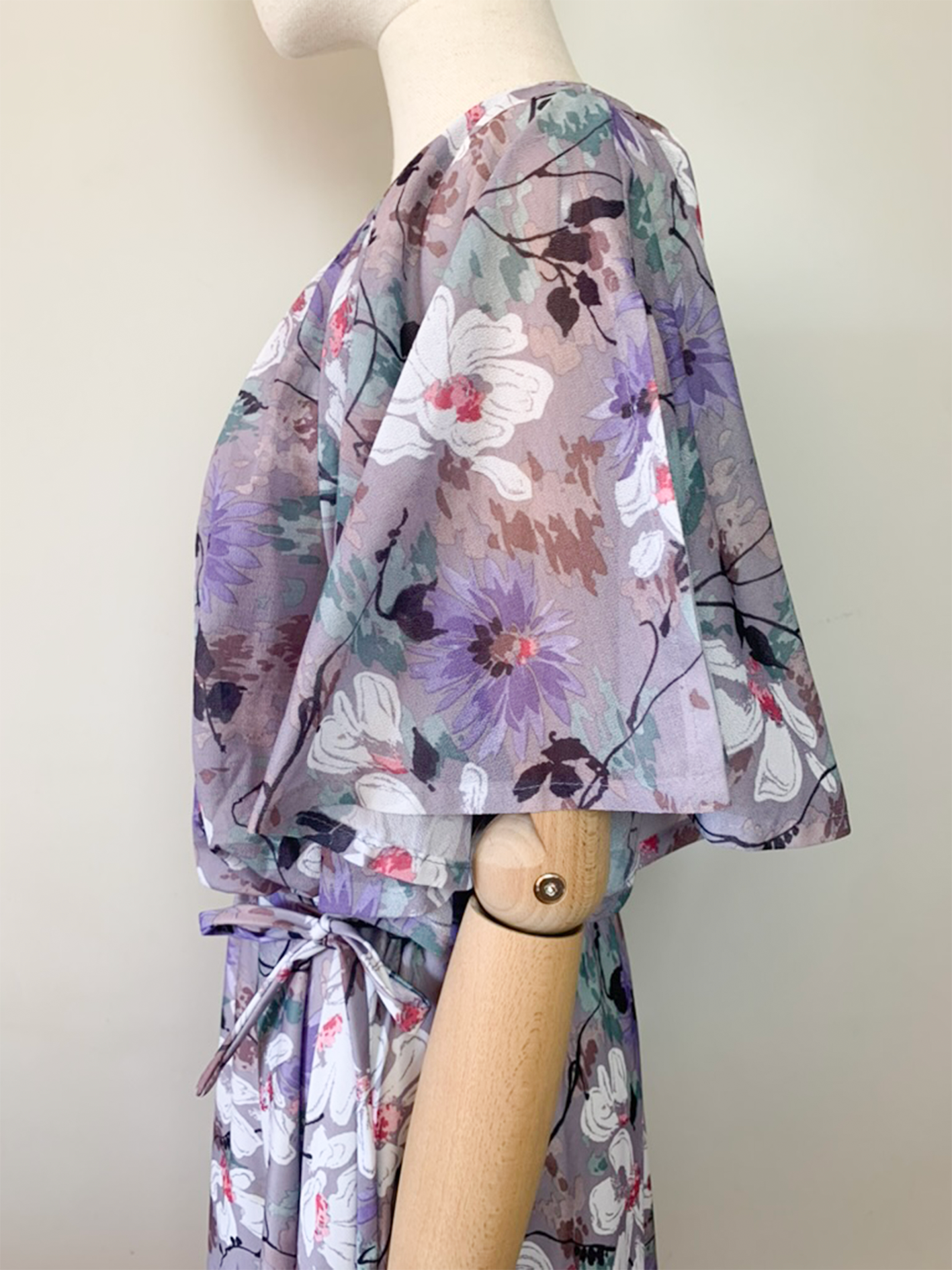 Robe fluide grise motifs fleurs vintage