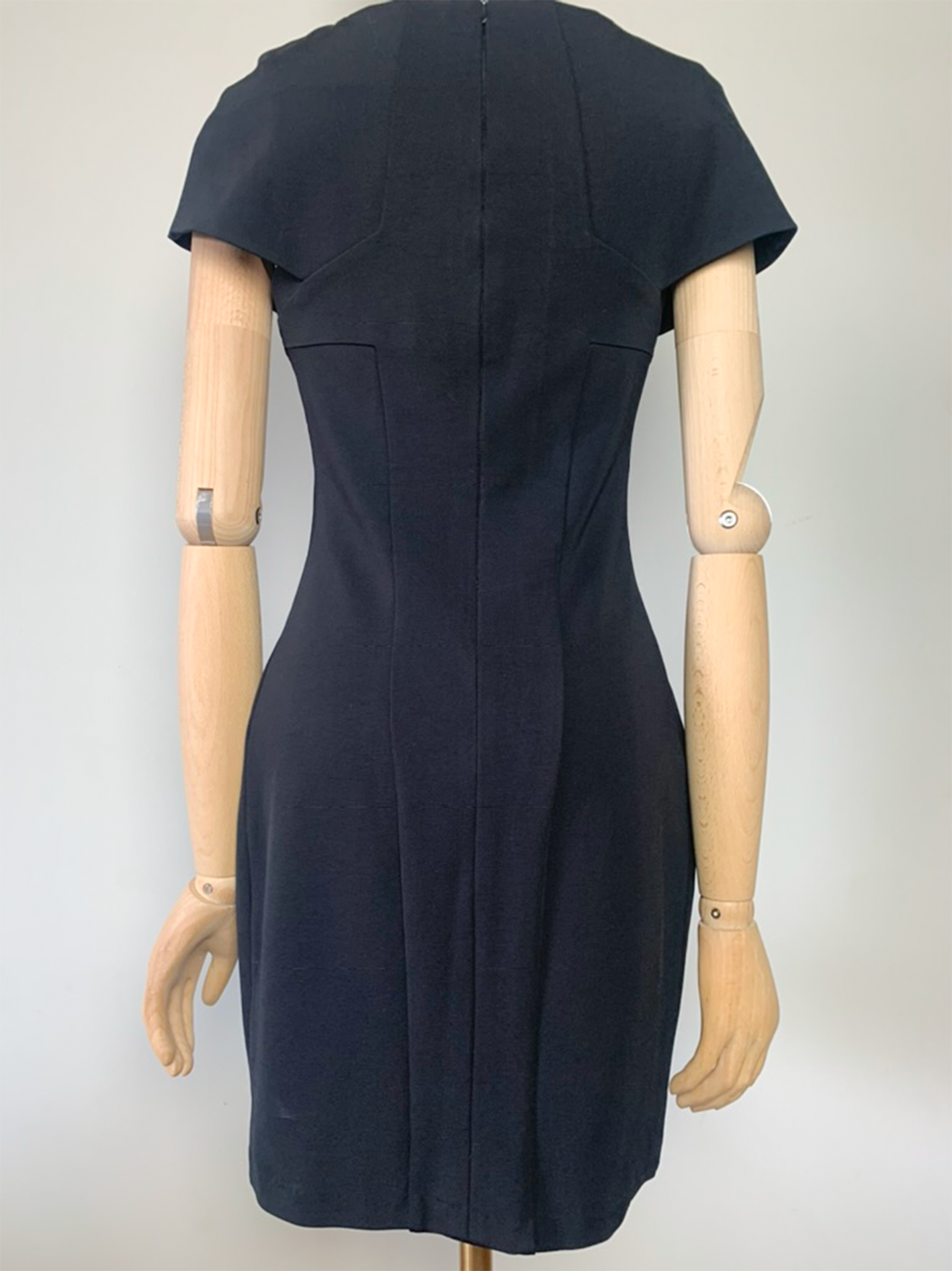 Robe noire près du corps coupe structurée Bel-air