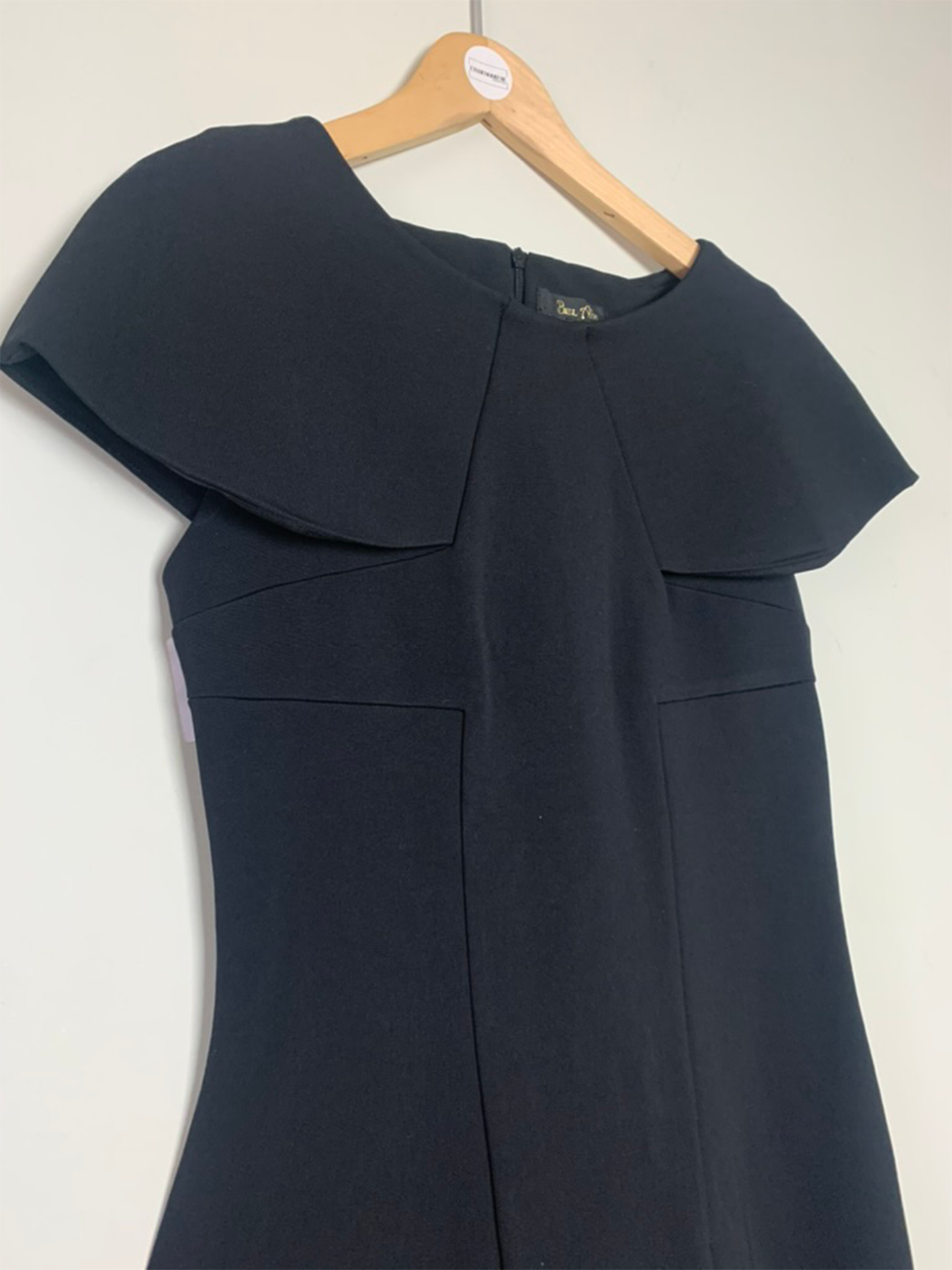 Robe noire près du corps coupe structurée Bel-air