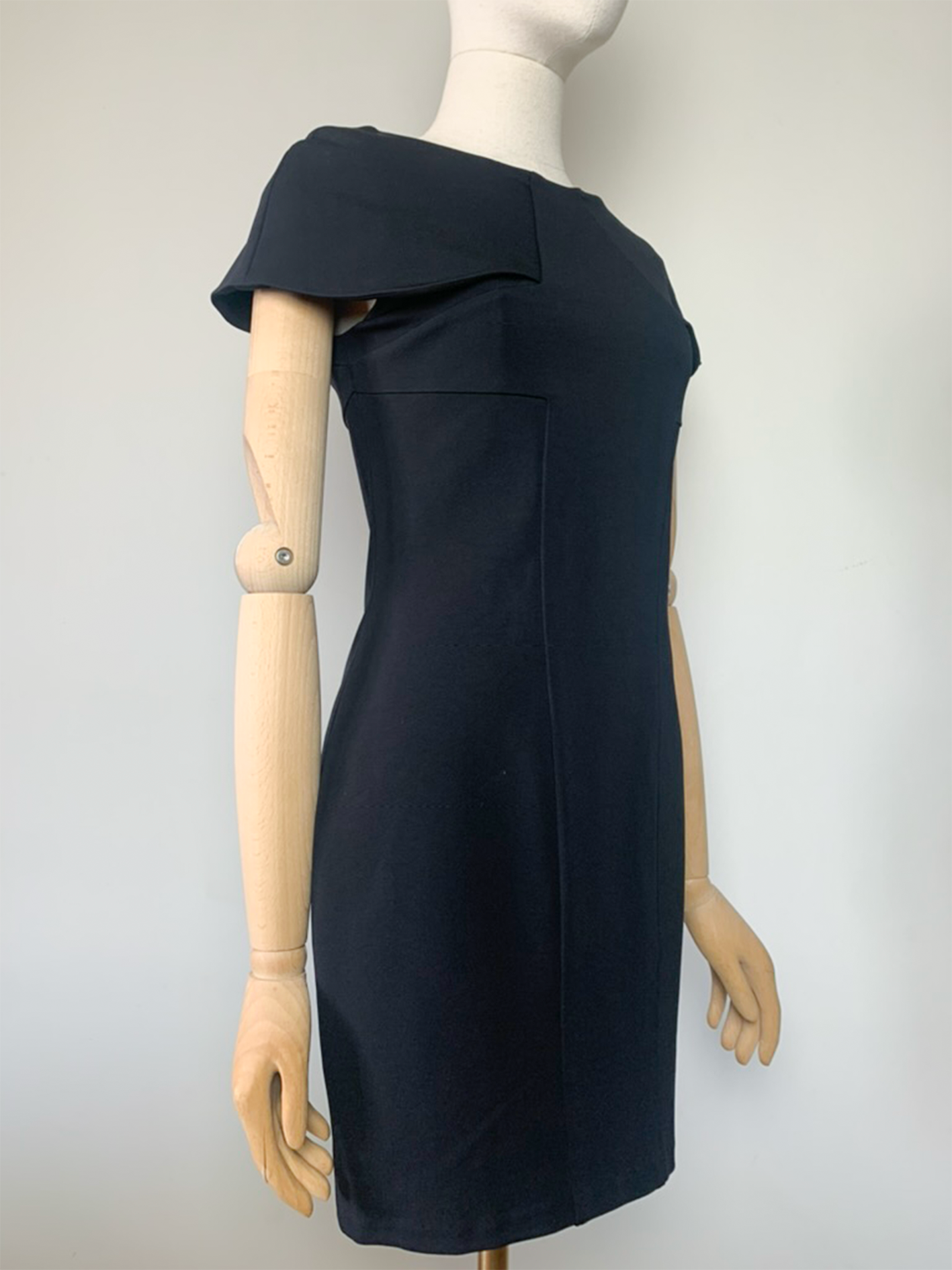 Robe noire près du corps coupe structurée Bel-air