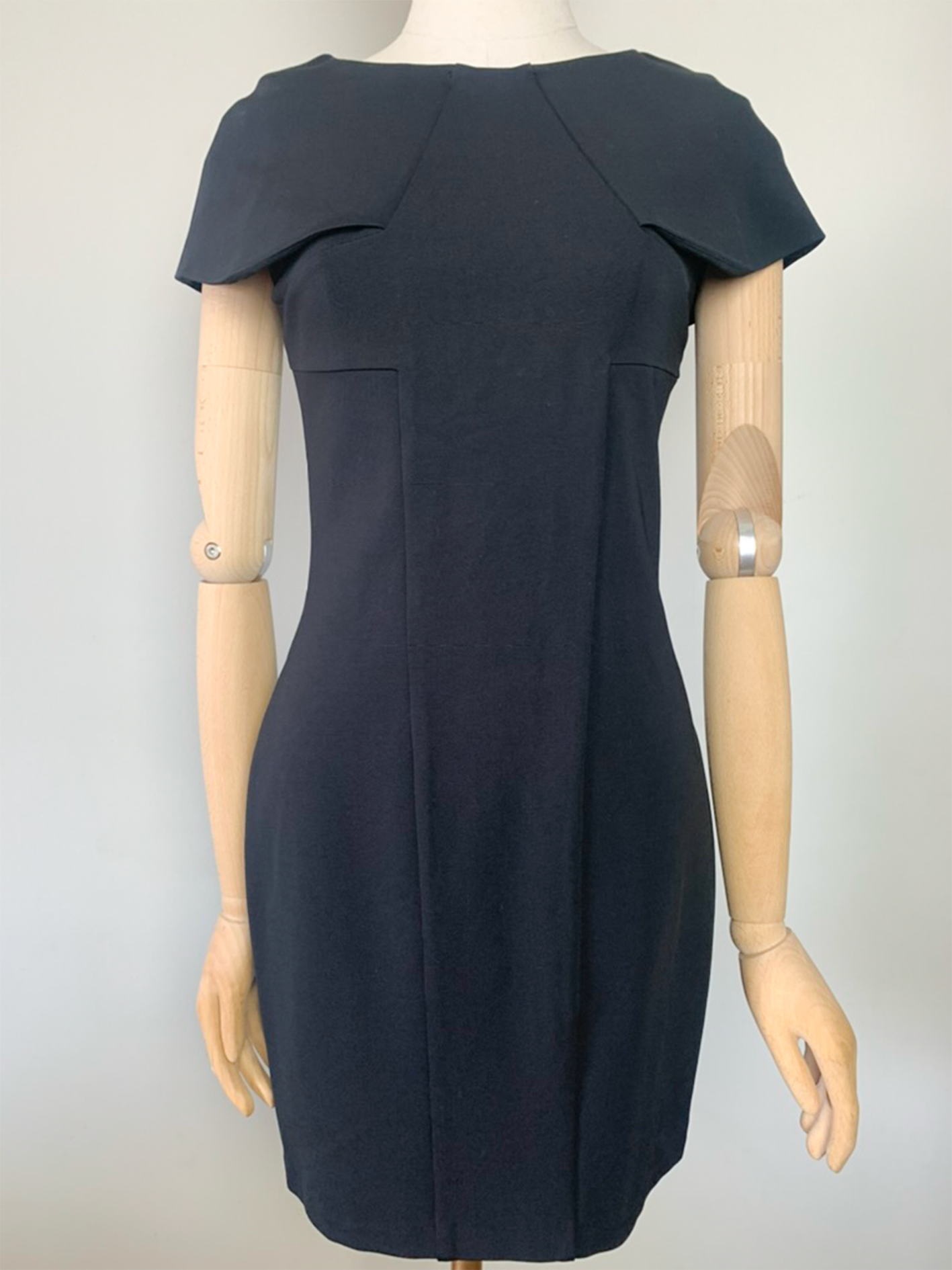 Robe noire près du corps coupe structurée Bel-air