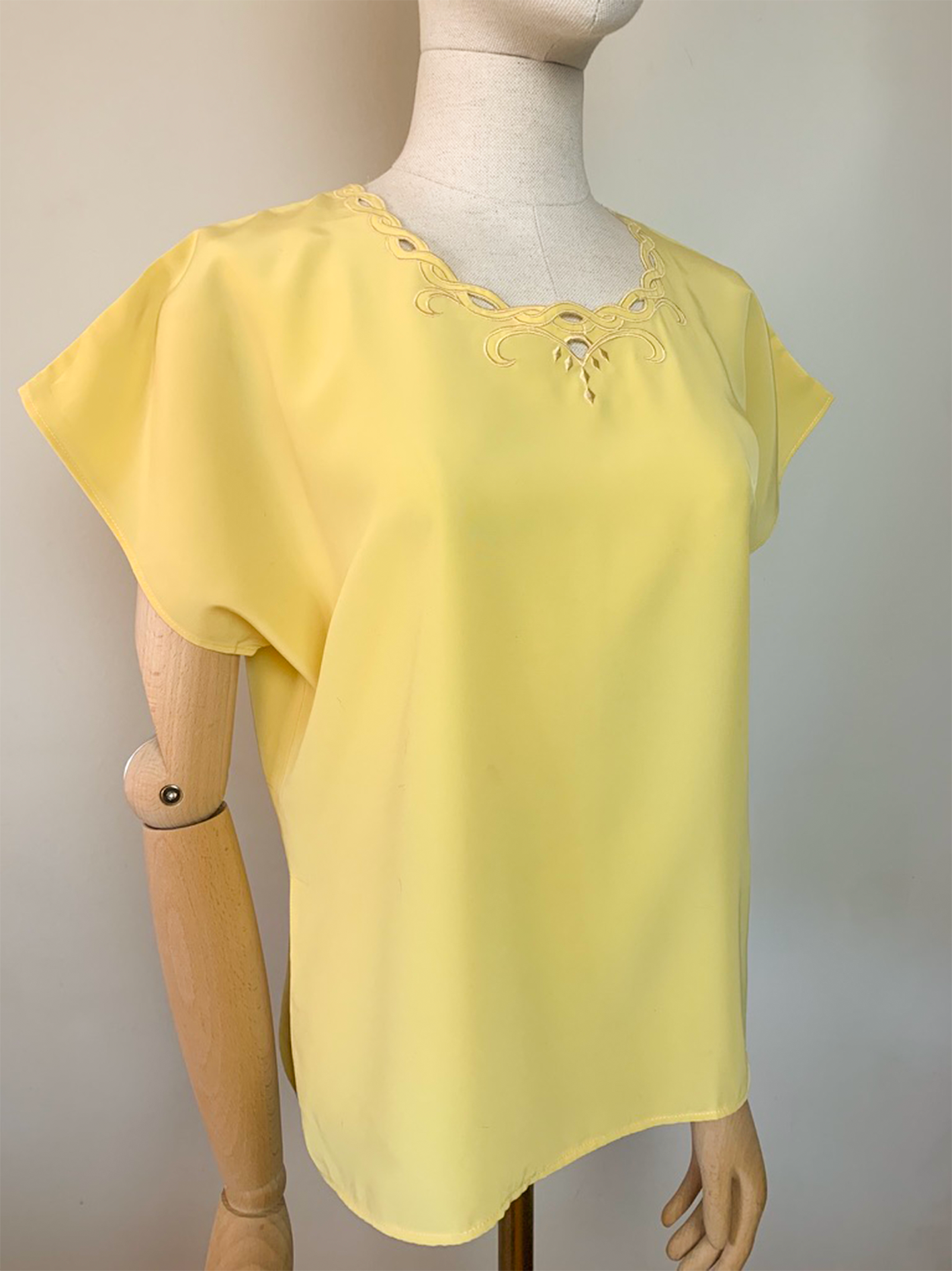 Blouse jaune manches courtes avec détails brodés vintage Picwick