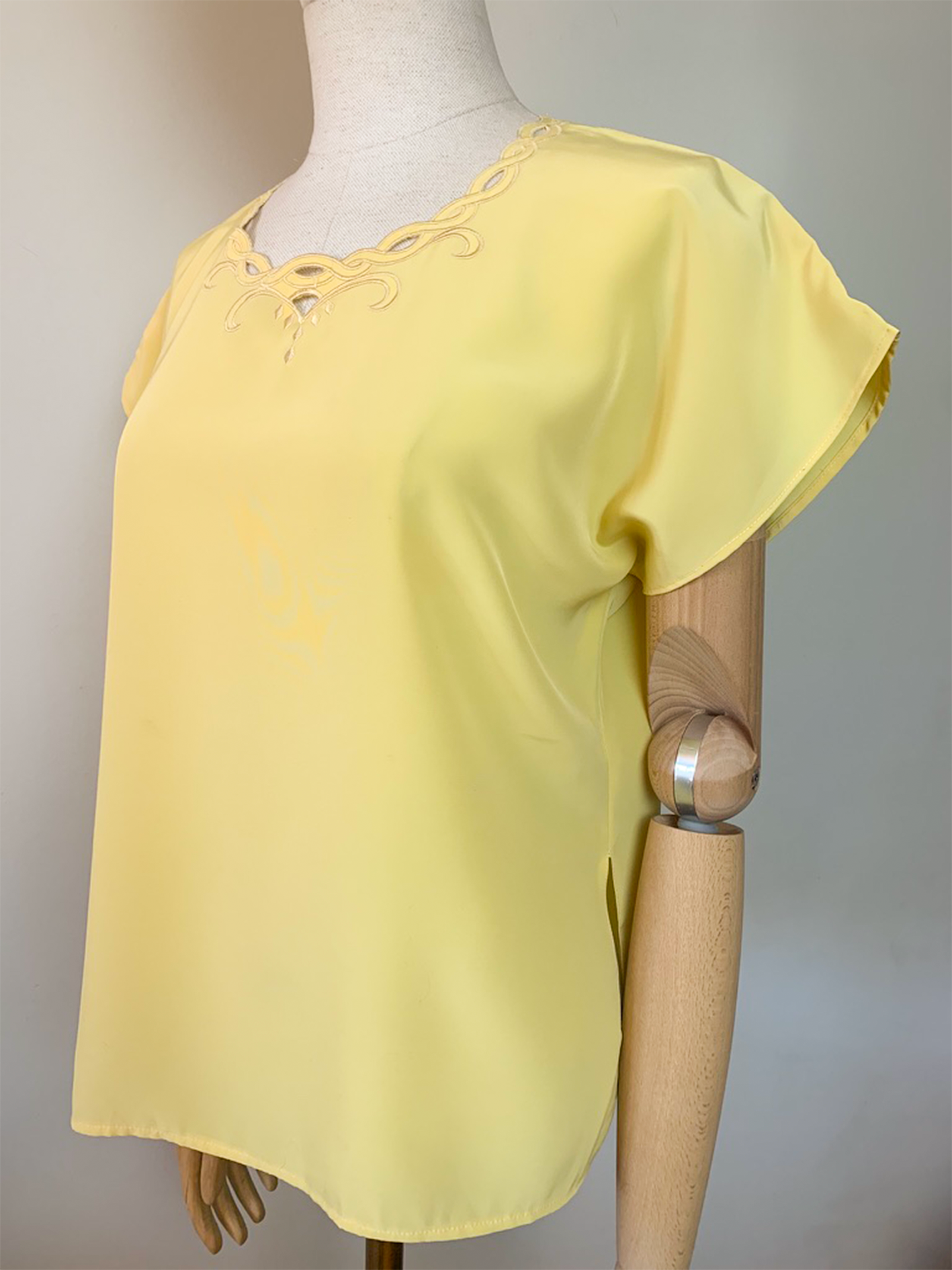 Blouse jaune manches courtes avec détails brodés vintage Picwick