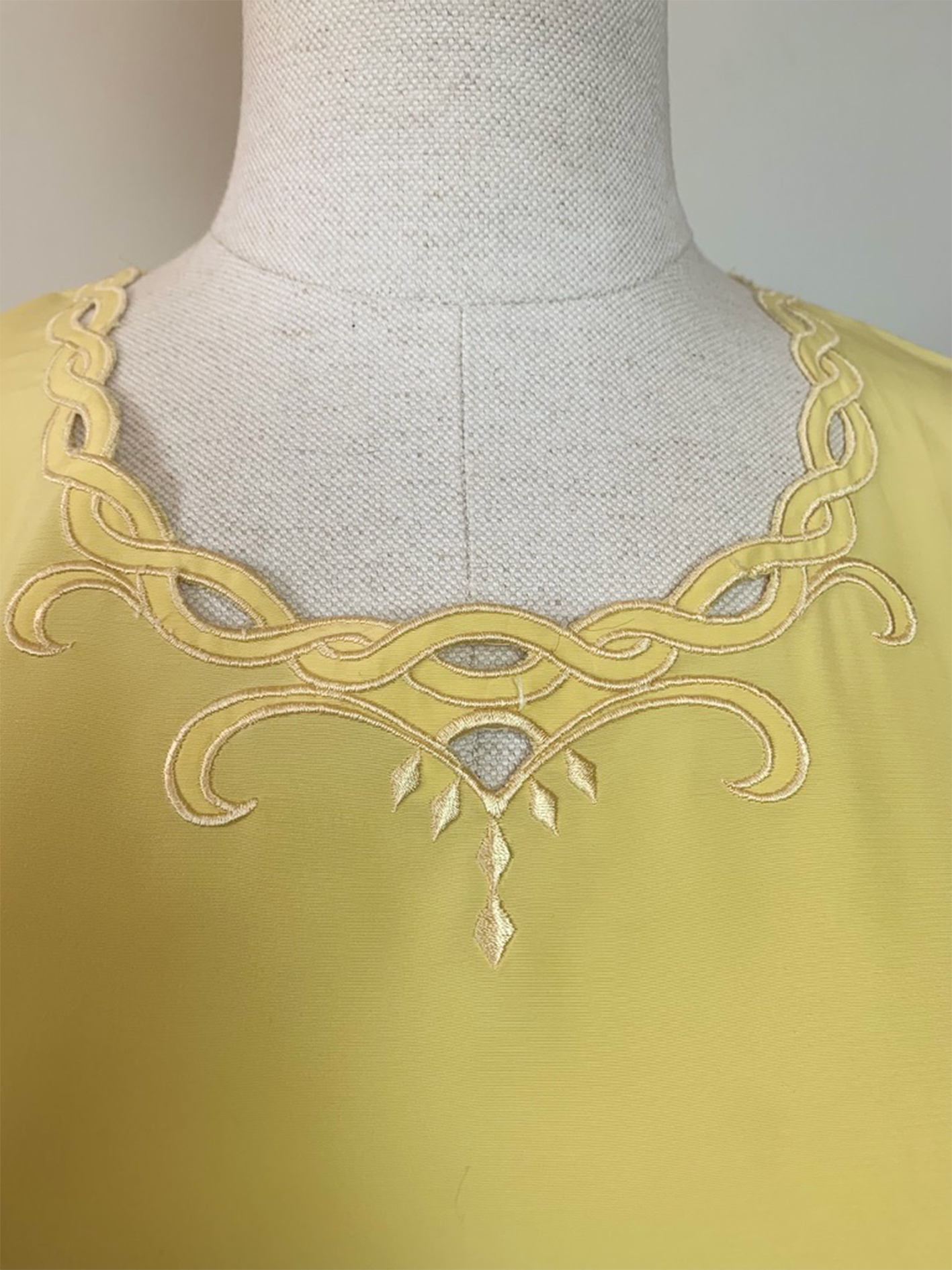 Blouse jaune manches courtes avec détails brodés vintage Picwick