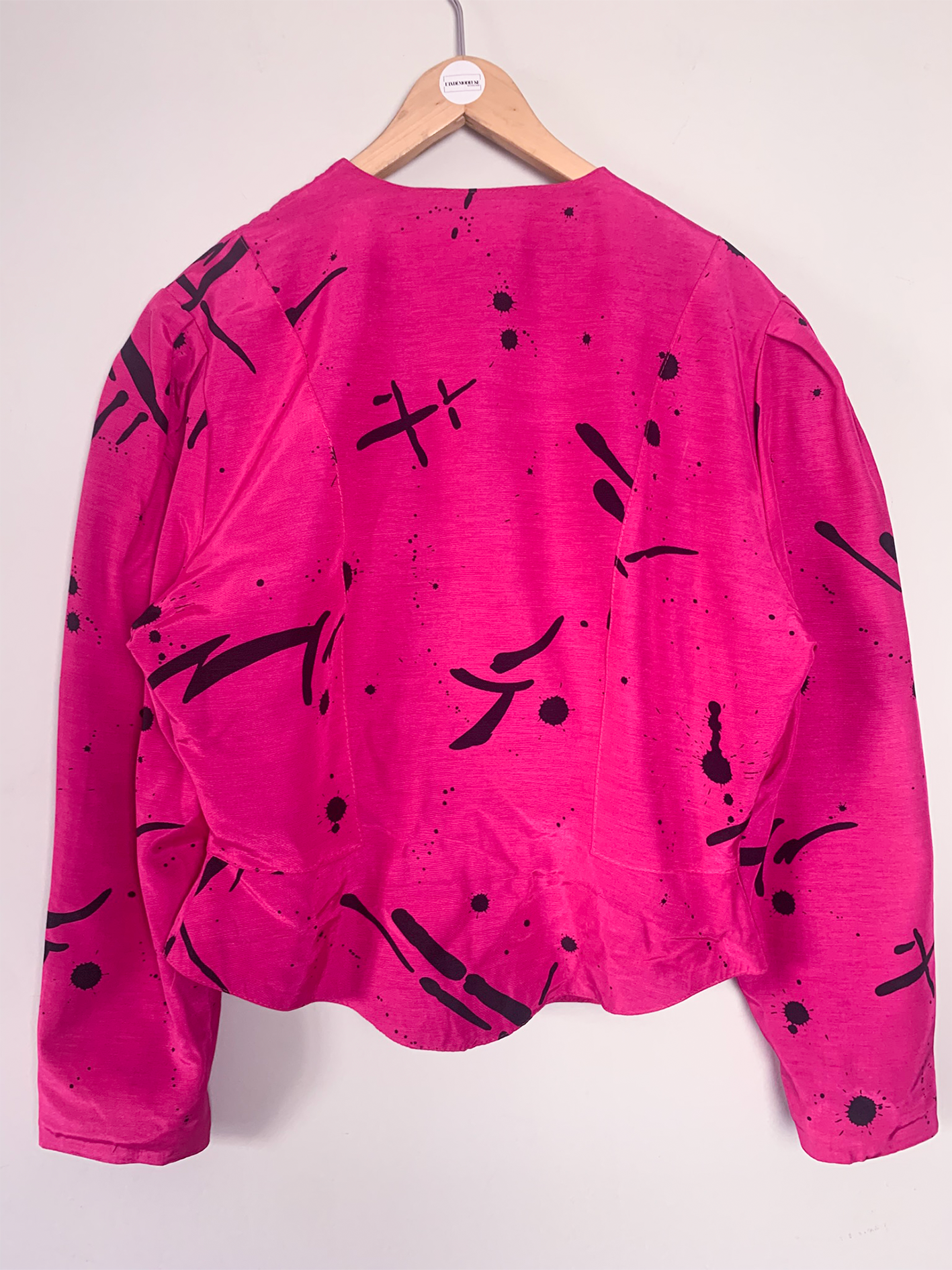 Veste rose à basque à imprimés noirs vintage