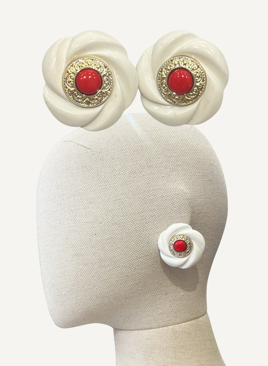 Boucles d'oreilles clips vintage 80s — Rosace crème, insert doré & cœur rouge