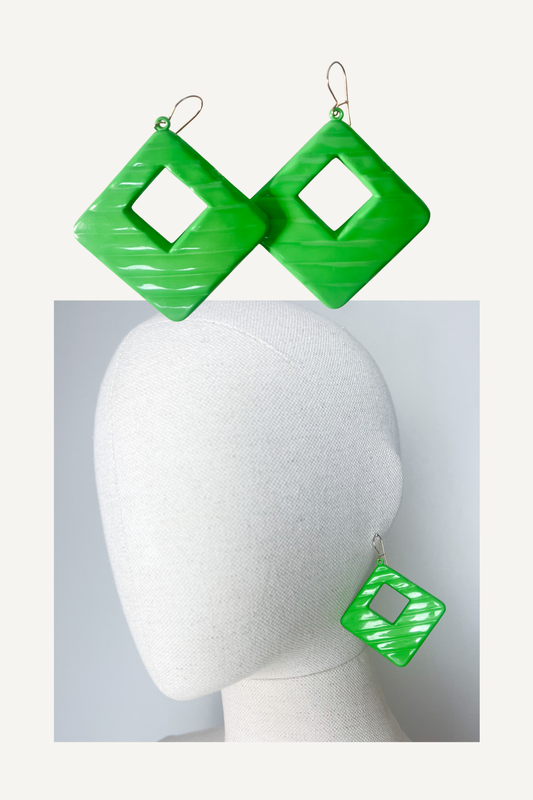 Boucles d'oreilles vintage années 80 maxi losange vert pomme  – Oreilles percées