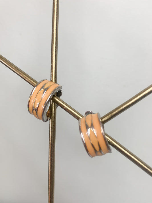 Boucles d'oreilles clips vintage - Émail abricot et métal argenté