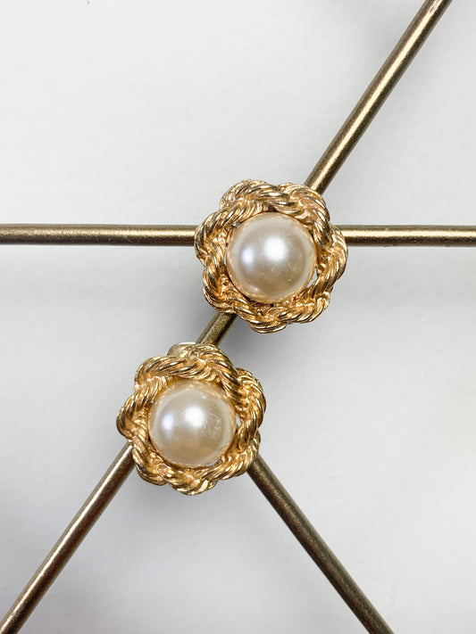 Clips d'oreilles vintage dorés et perle - années 60/70