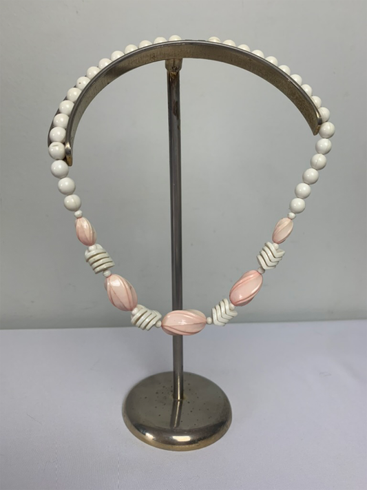 Collier fantaisie perles roses et crèmes vintage
