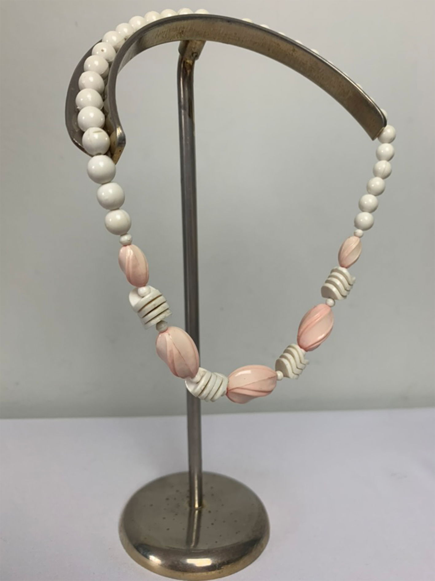 Collier fantaisie perles roses et crèmes vintage