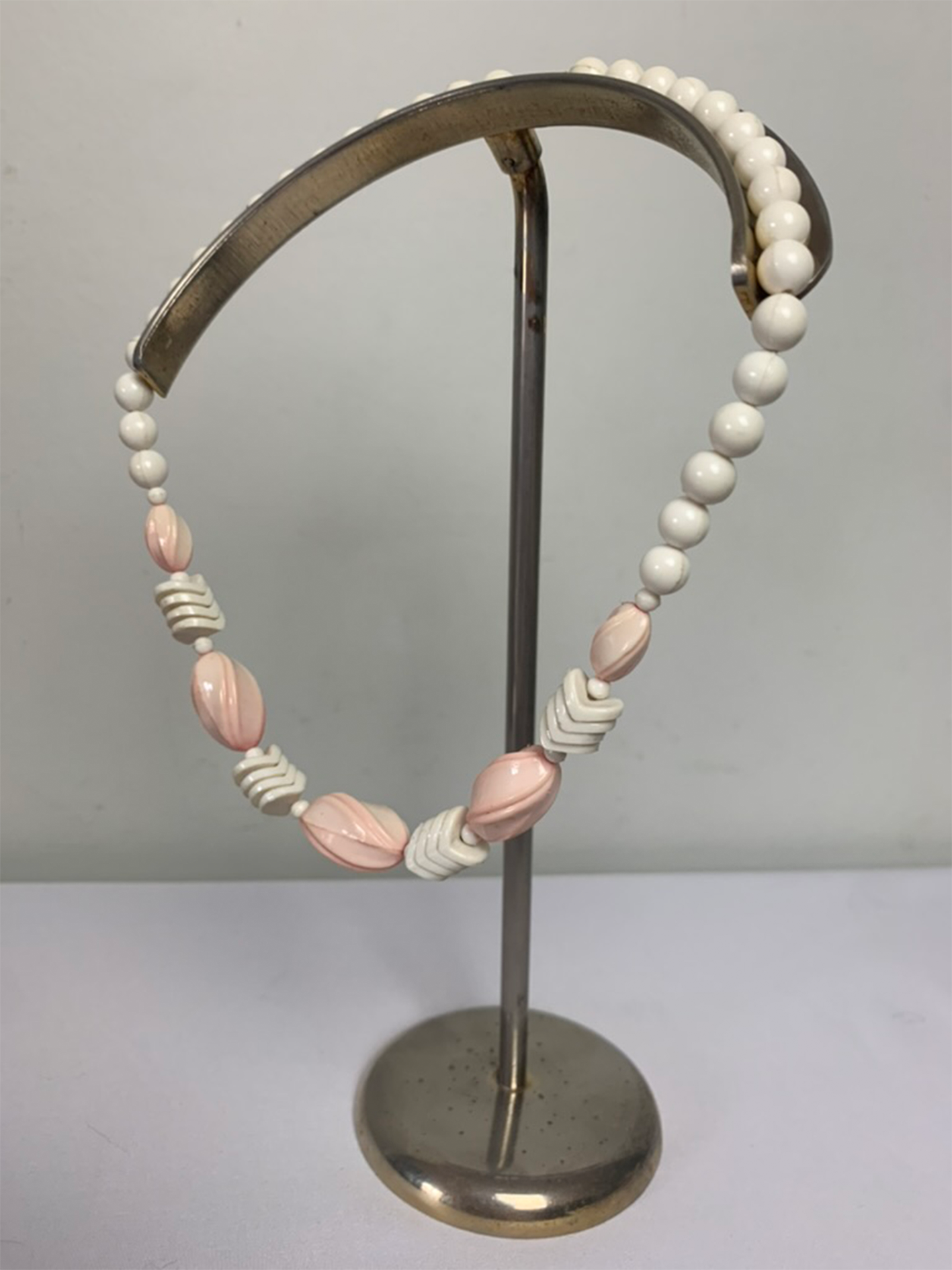 Collier fantaisie perles roses et crèmes vintage