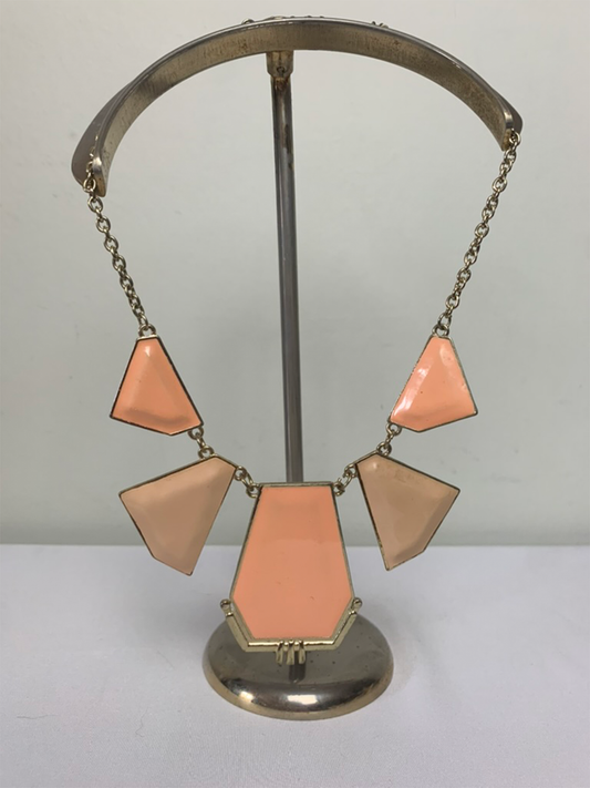 Collier pendants géométriques style art déco effet émail beige et saumon maille argentée
