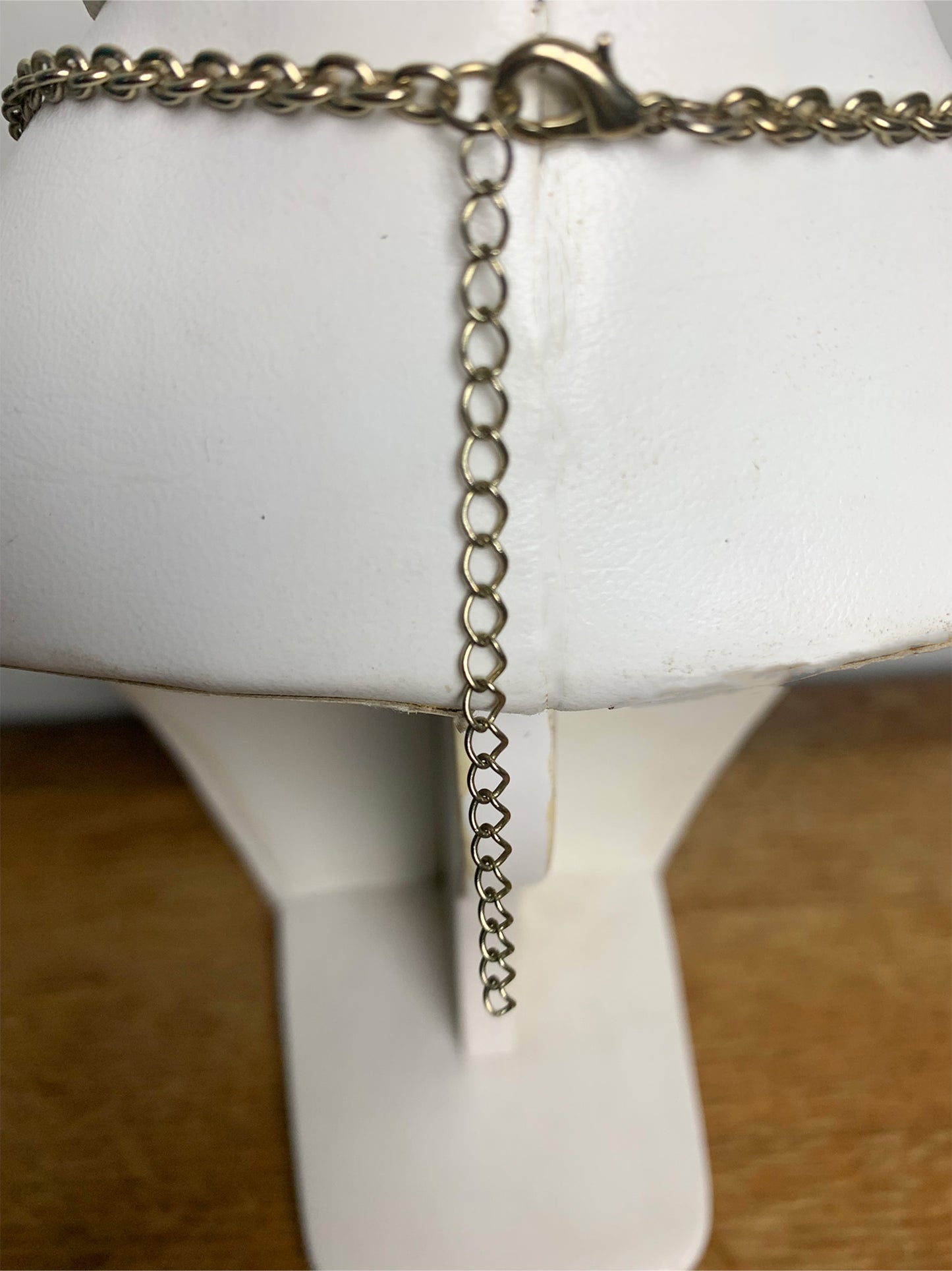 Collier pendants géométriques style art déco effet émail beige et saumon maille argentée