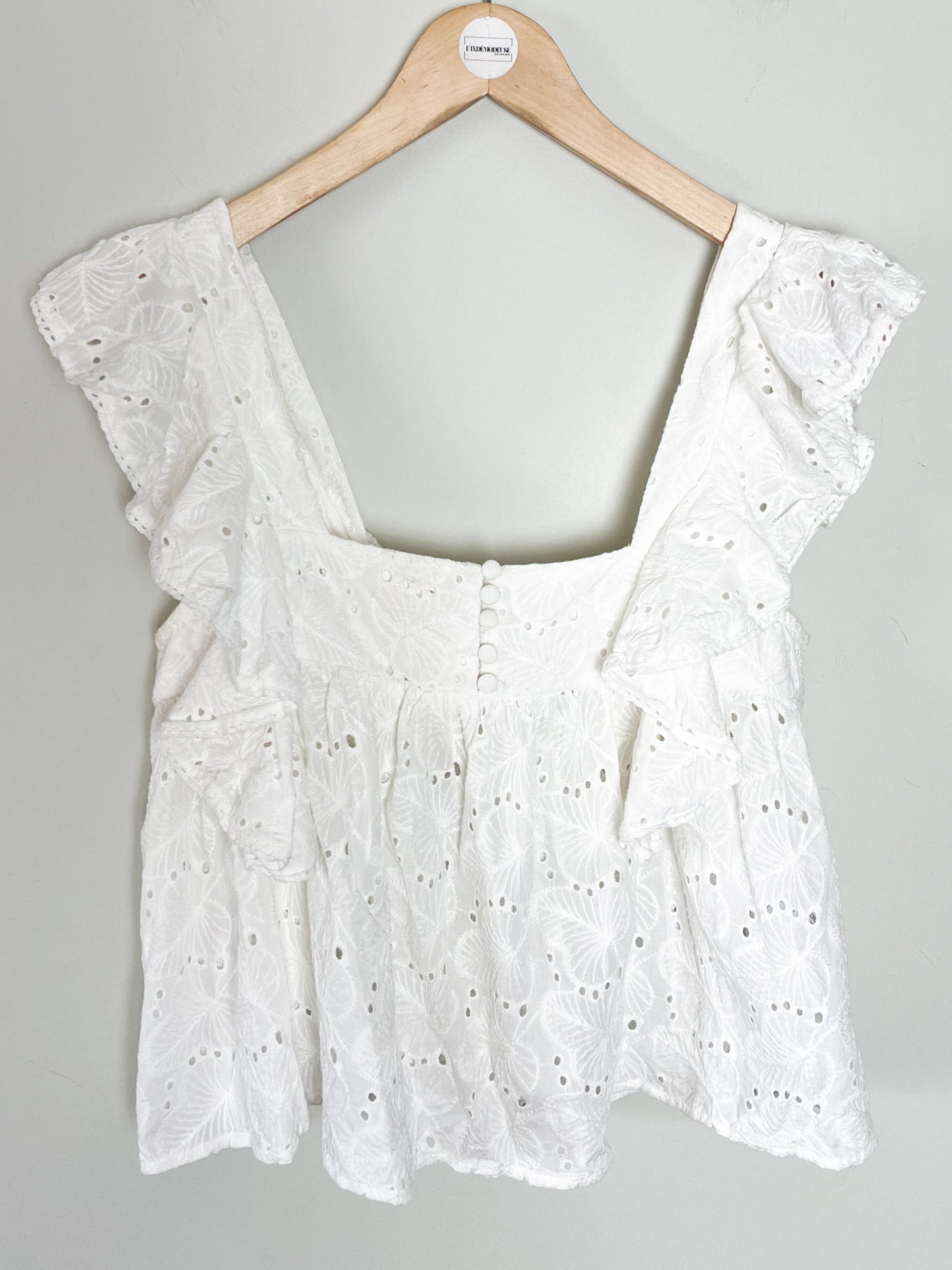 Blouse blanche broderie anglaise à volants – Esprit vintage romantique