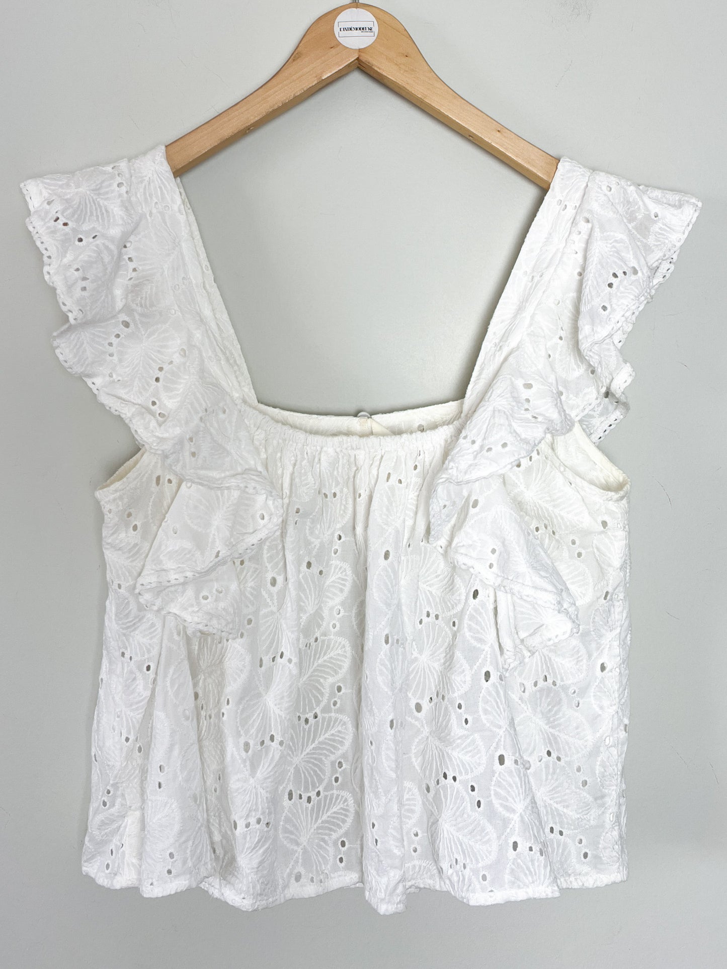 Blouse blanche broderie anglaise à volants – Esprit vintage romantique