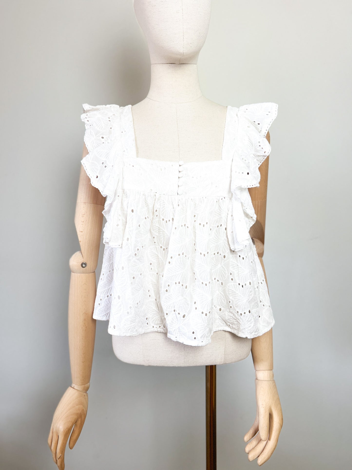 Blouse blanche broderie anglaise à volants – Esprit vintage romantique