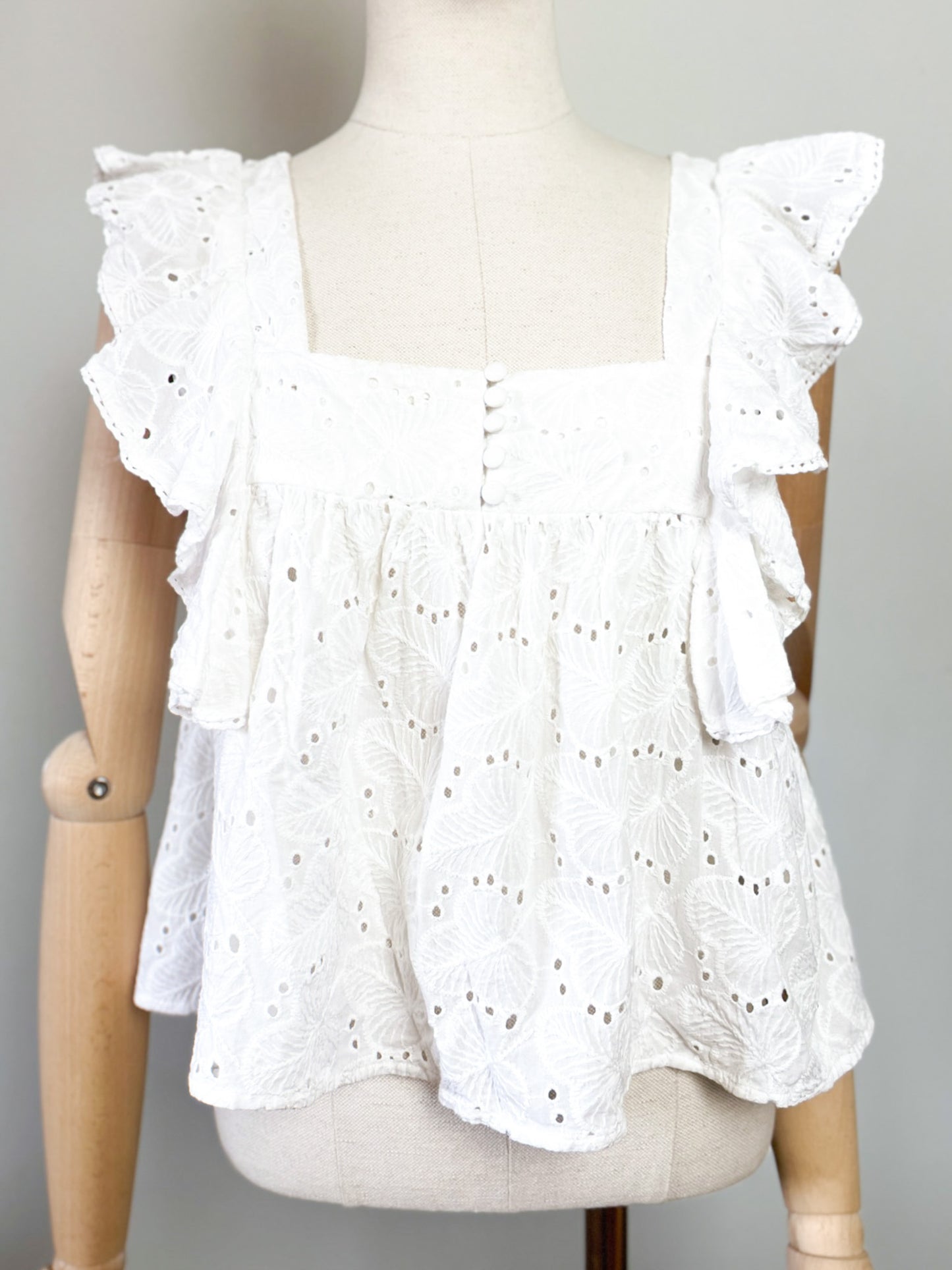 Blouse blanche broderie anglaise à volants – Esprit vintage romantique