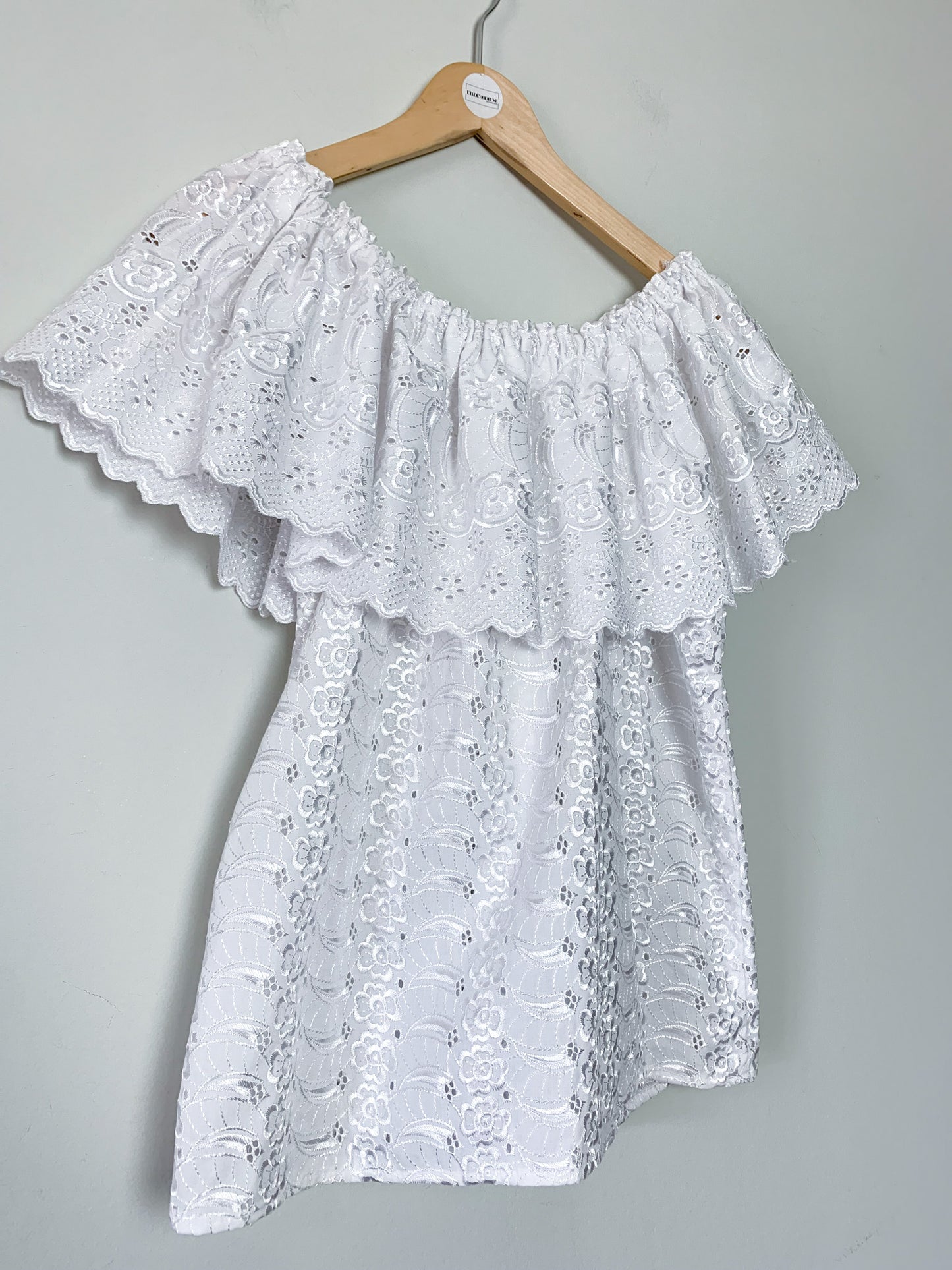 Blouse Vintage Années 70 80 – Épaules dénudées Broderies Anglaises & Volants - Blanche - T. 36/38