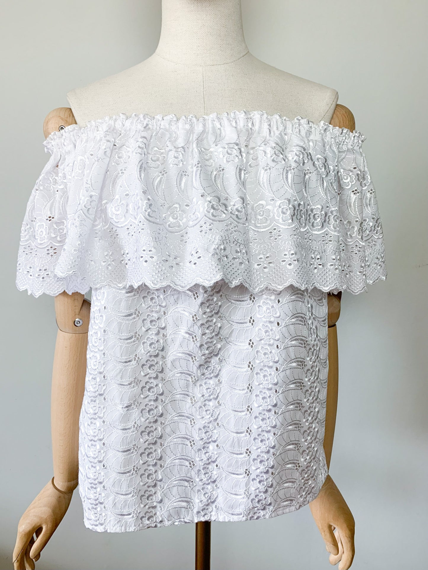 Blouse Vintage Années 70 80 – Épaules dénudées Broderies Anglaises & Volants - Blanche - T. 36/38