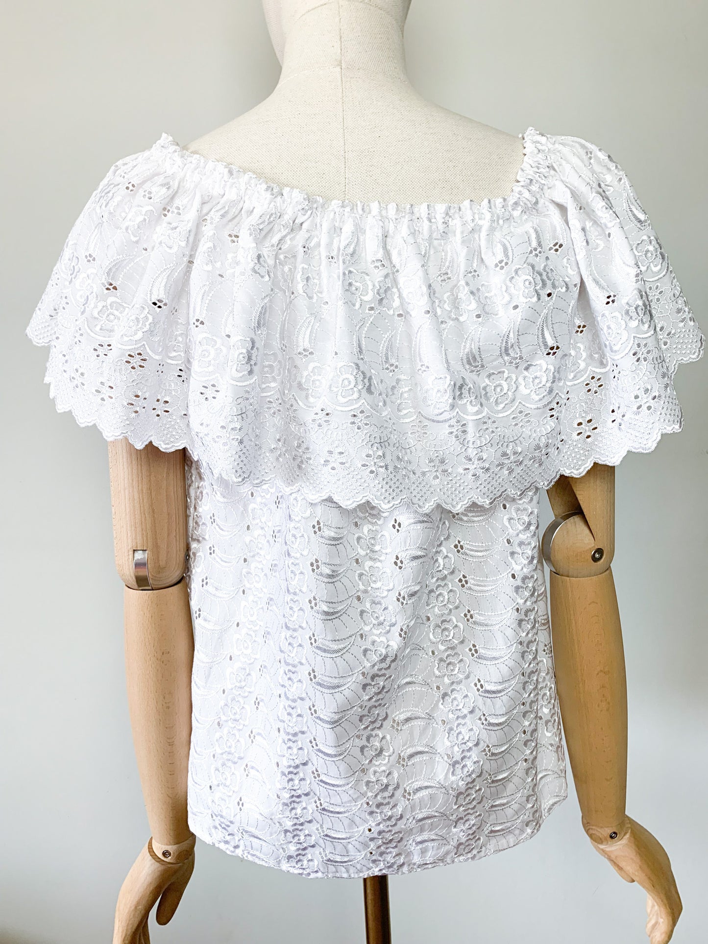 Blouse Vintage Années 70 80 – Épaules dénudées Broderies Anglaises & Volants - Blanche - T. 36/38