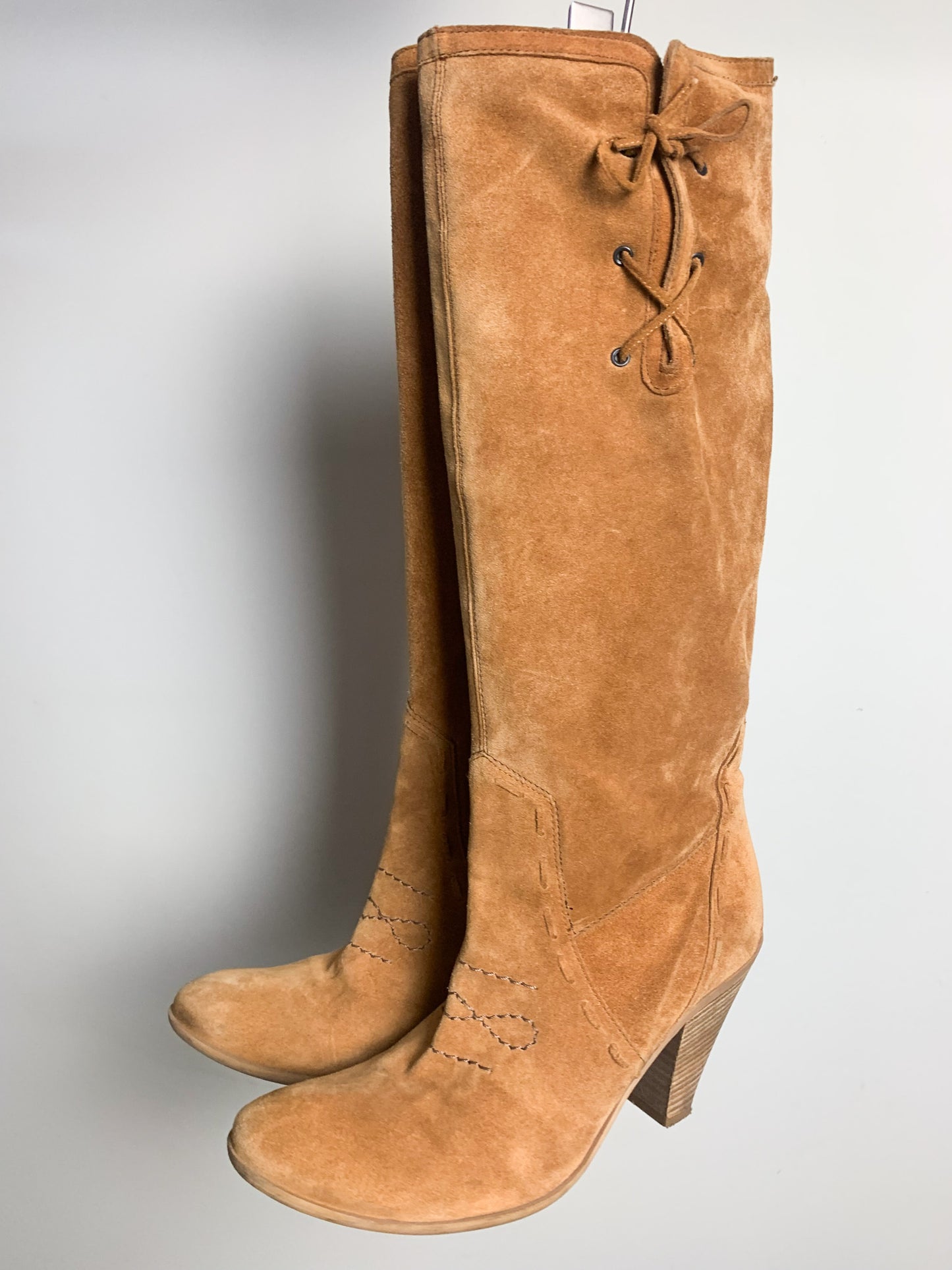 Bottes Western Cowboy à talons en Daim Camel - Détails Surpiqûres - T 38
