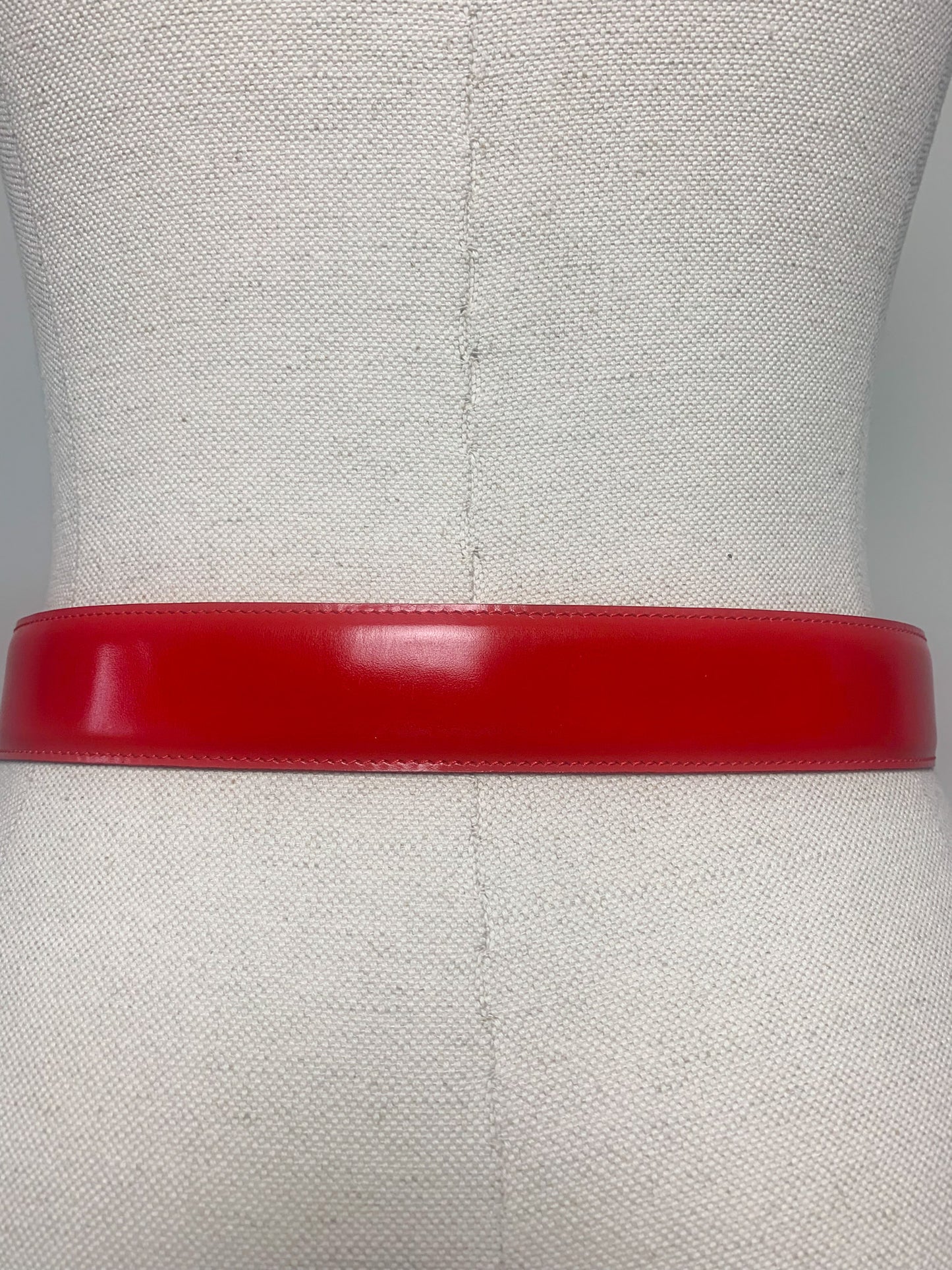 Ceinture MOSCHINO by Redwall Vintage Iconique - Cuir Vernis Rouge Flamboyant & Logo XXL Doré - Années 90 - T. S/M (36/38 FR)
