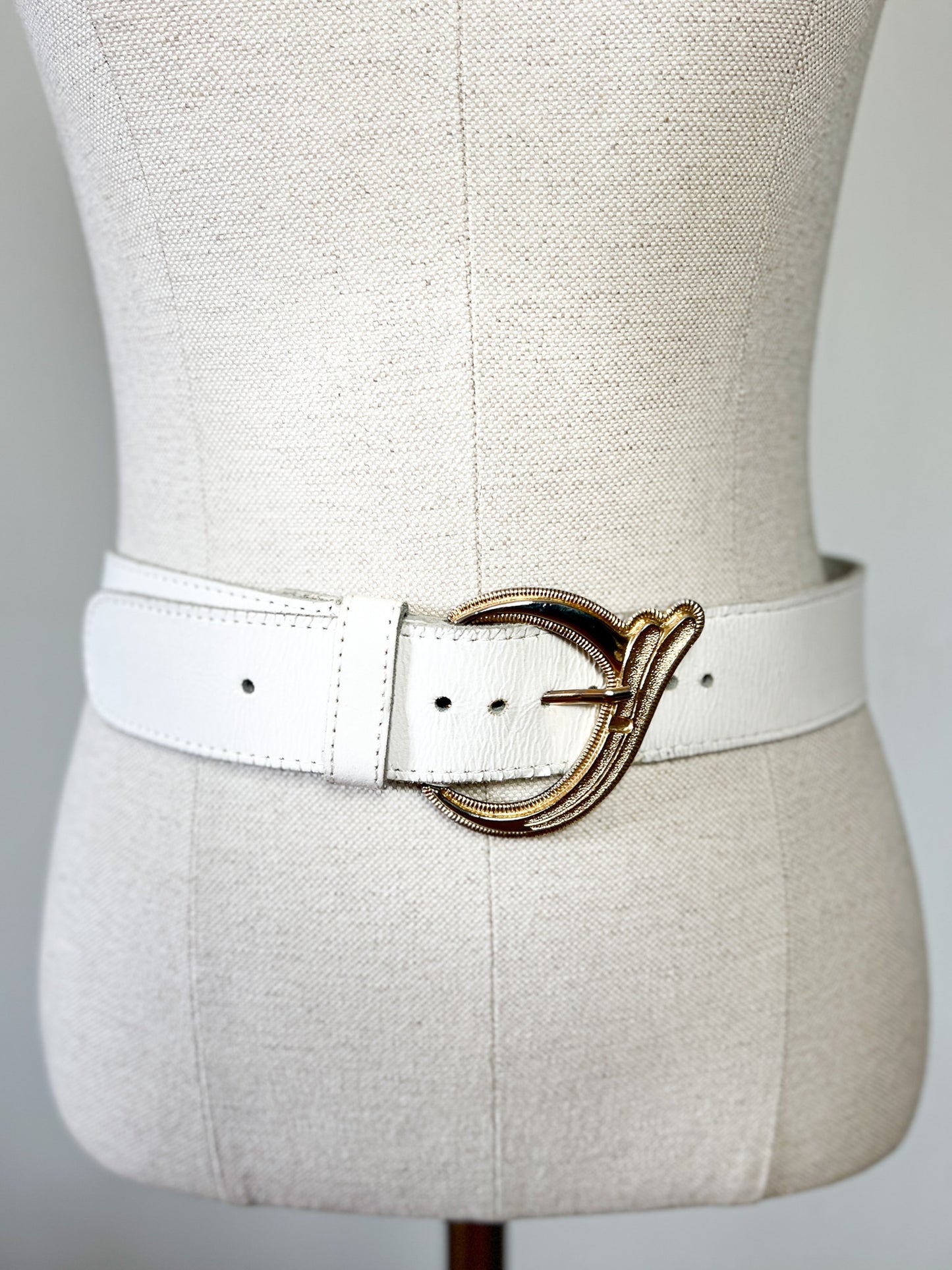 Ceinture Vintage Années 80 Blanche - Boucle Ornate Dorée- Cuir véritable- Gutos