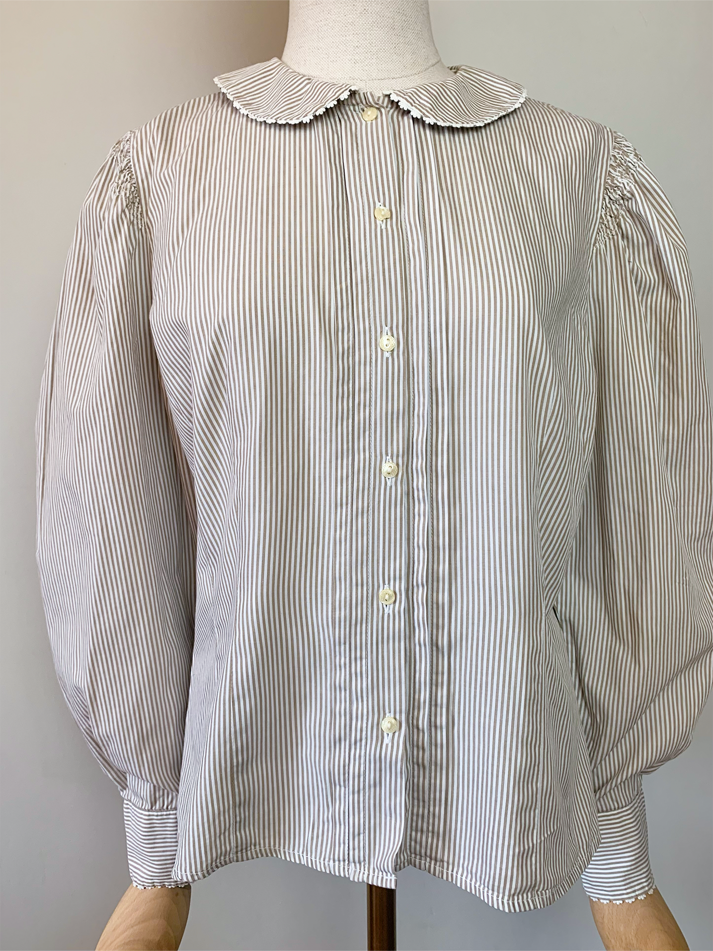Chemise chemisier col Claudine rayée blanche et beige vintage