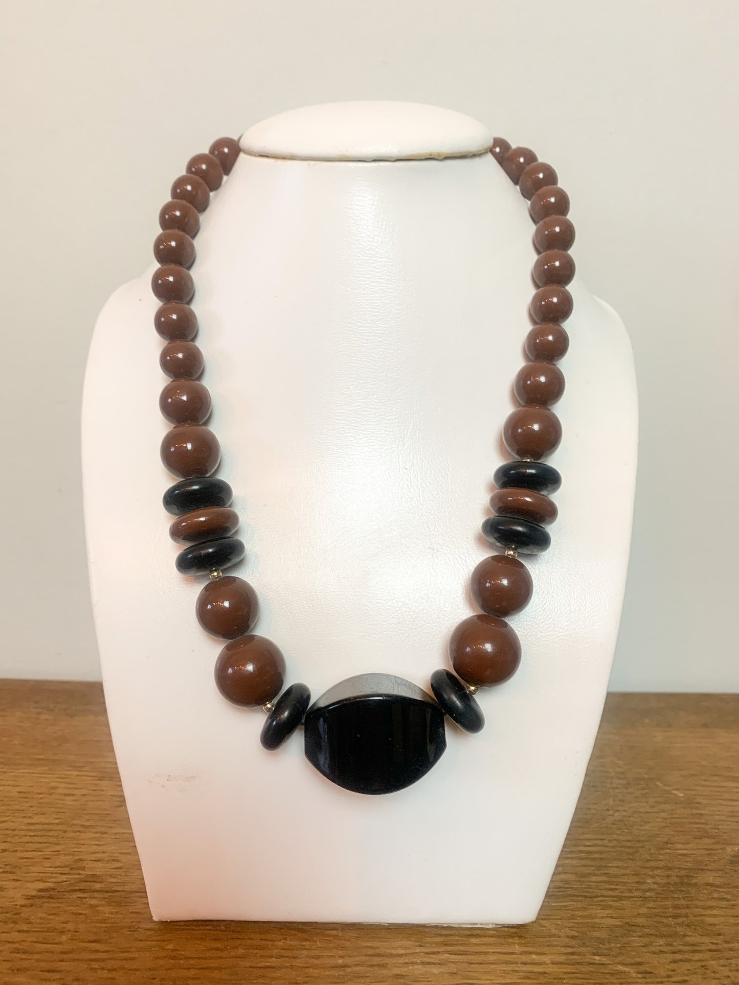 Collier Vintage Années 80 Grosses Perles - Marron & Noir - Style Statement Chic