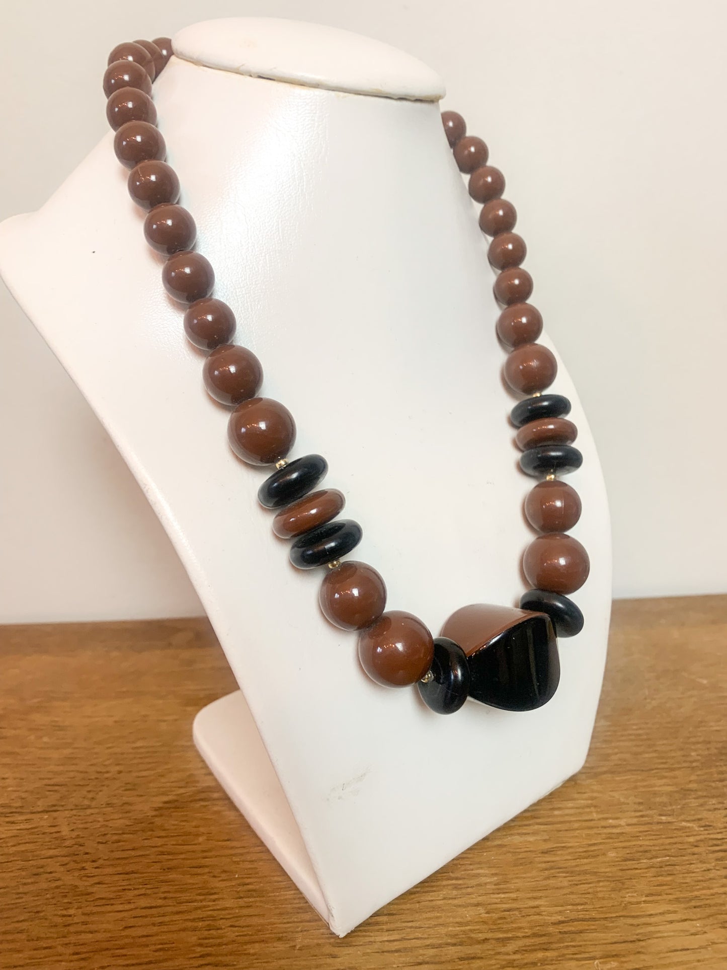 Collier Vintage Années 80 Grosses Perles - Marron & Noir - Style Statement Chic