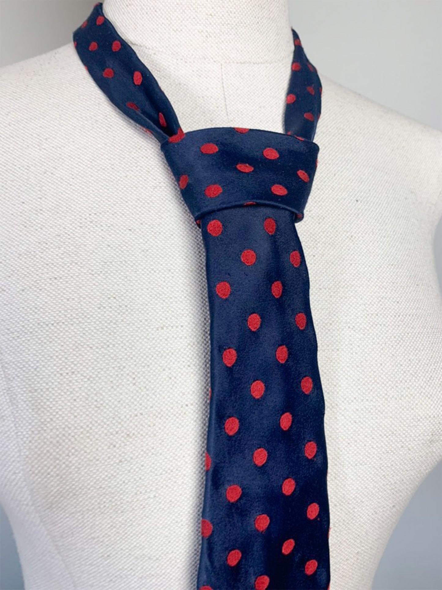 Cravate Vintage Classique à Pois - Bleu Marine & Rouge - Polyester Années 80/90
