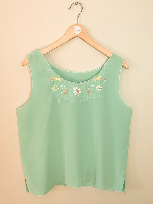 Blouse sans manche caraco vert d’eau avec broderies fleurs épis et papillons vintage