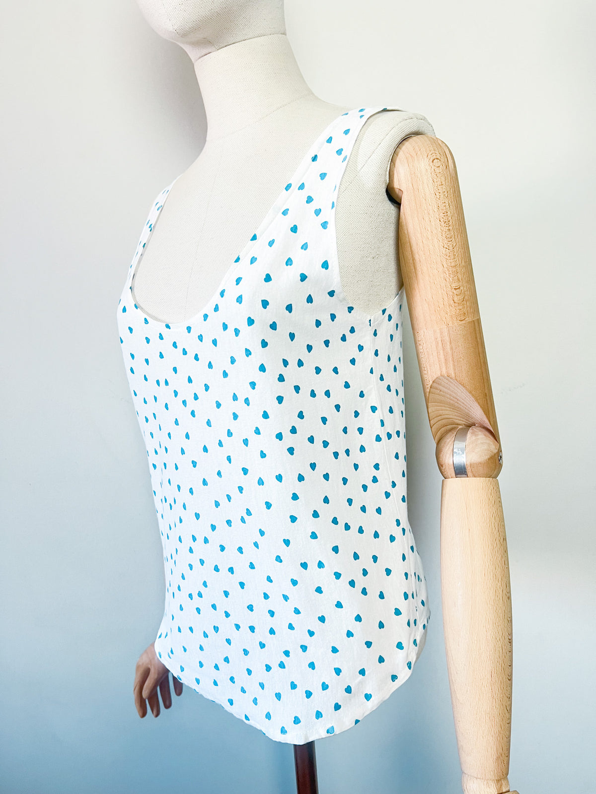 Débardeur Vintage Années 80 90 Dos Nu à Nœuds Imprimé Cœurs bleu turquoise – Fabriqué en France – T36/38