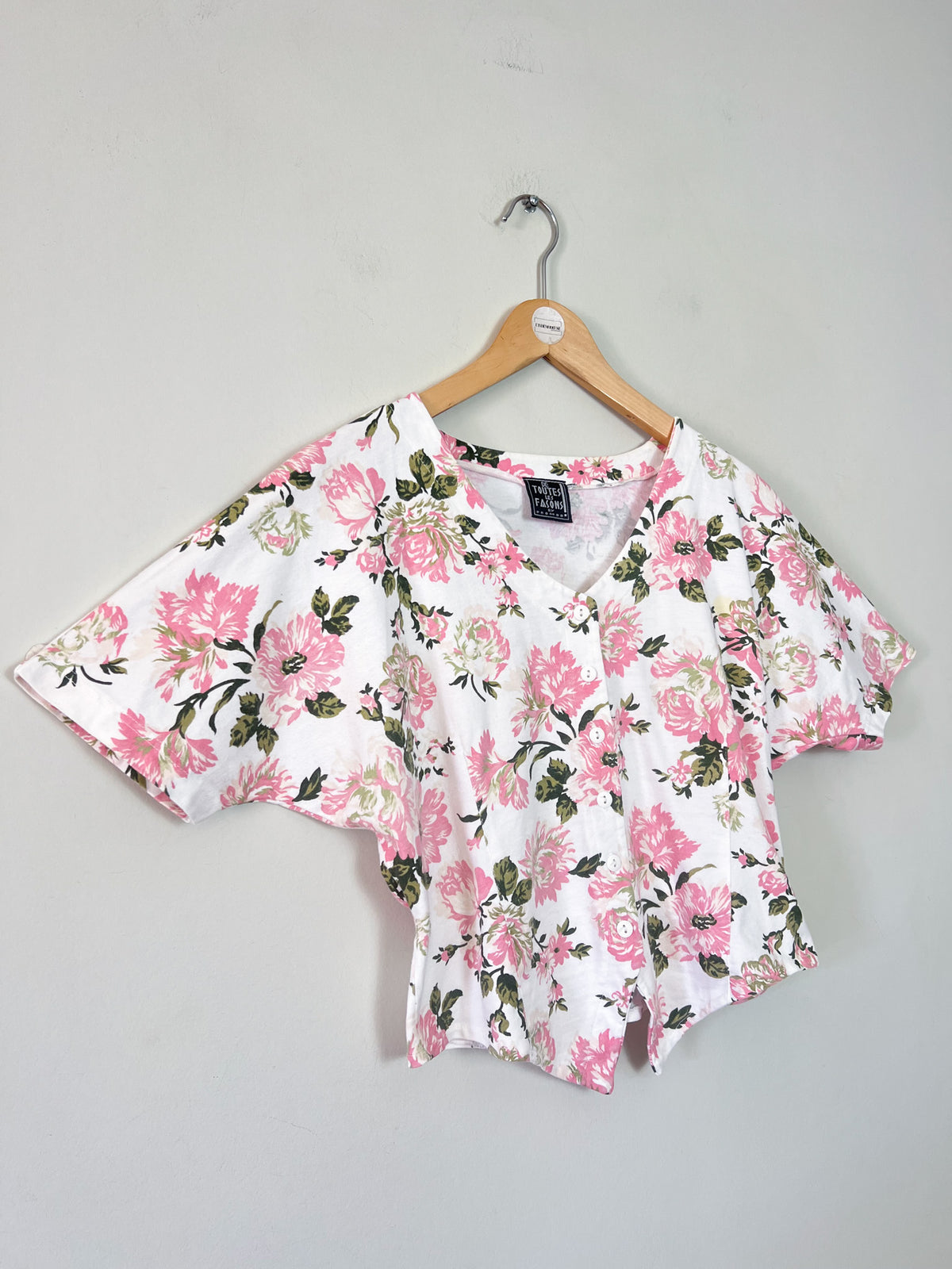 Top Vintage Années 80/90 Boutonné Fleurs Roses – Coupe Basque & Chauve-Souris – T.36/38 (S/M)