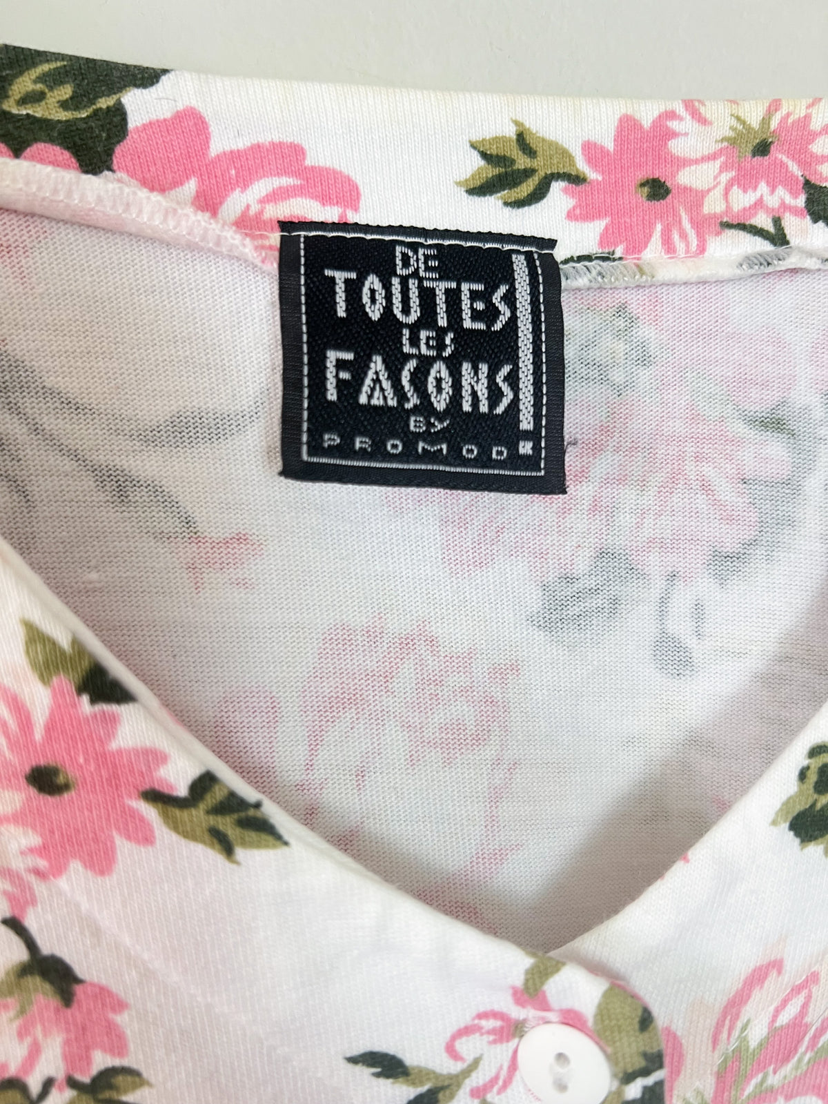 Top Vintage Années 80/90 Boutonné Fleurs Roses – Coupe Basque & Chauve-Souris – T.36/38 (S/M)