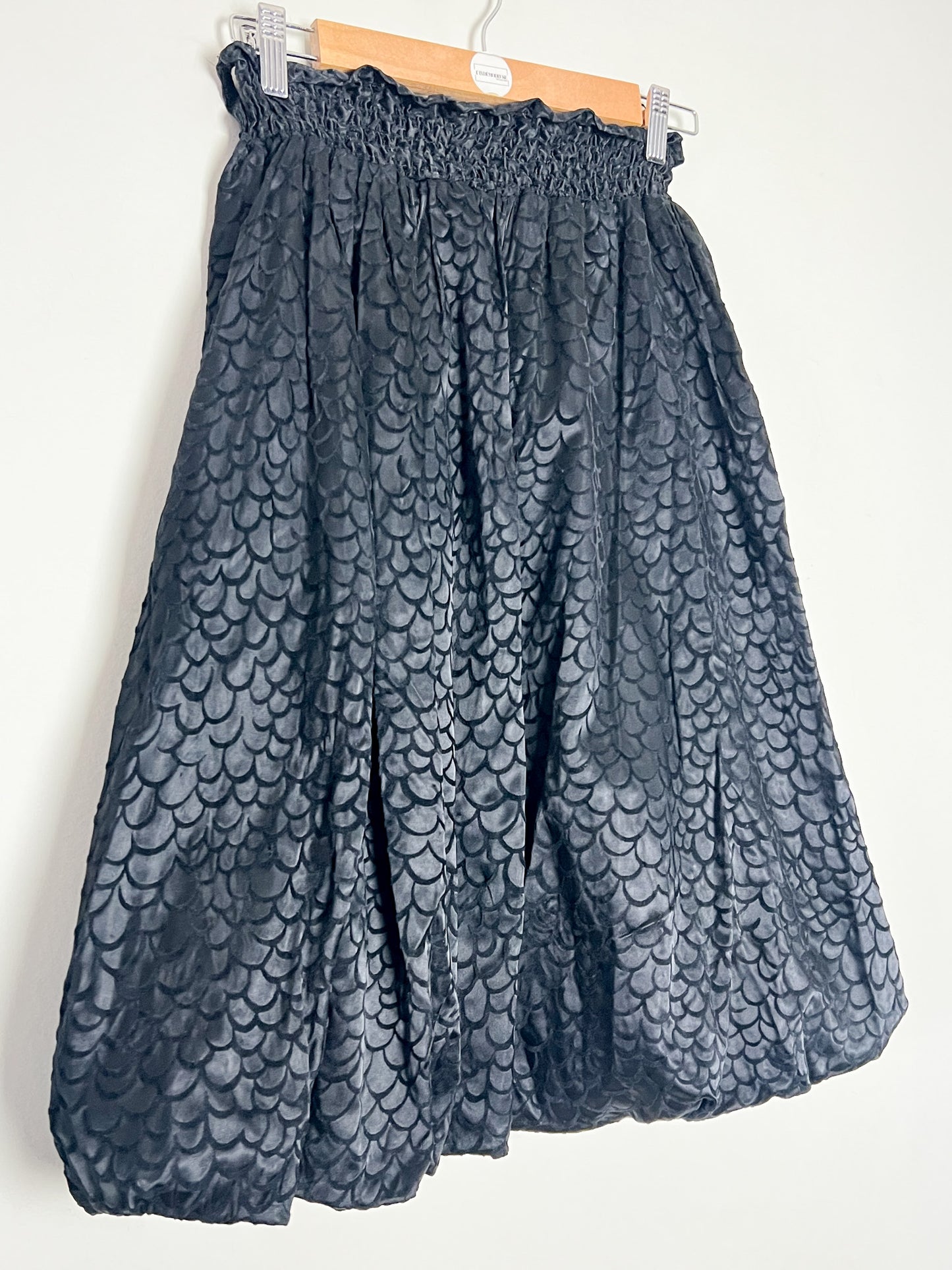 Jupe Vintage Noire Satinée Coupe Boule - Motifs Velours Goutte - Fabriqué France T 34/36