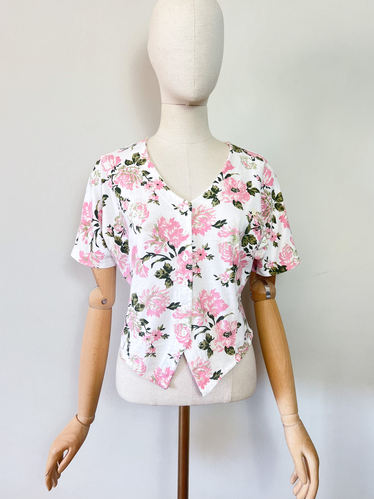 Top Vintage Années 80/90 Boutonné Fleurs Roses – Coupe Basque & Chauve-Souris – T.36/38 (S/M)