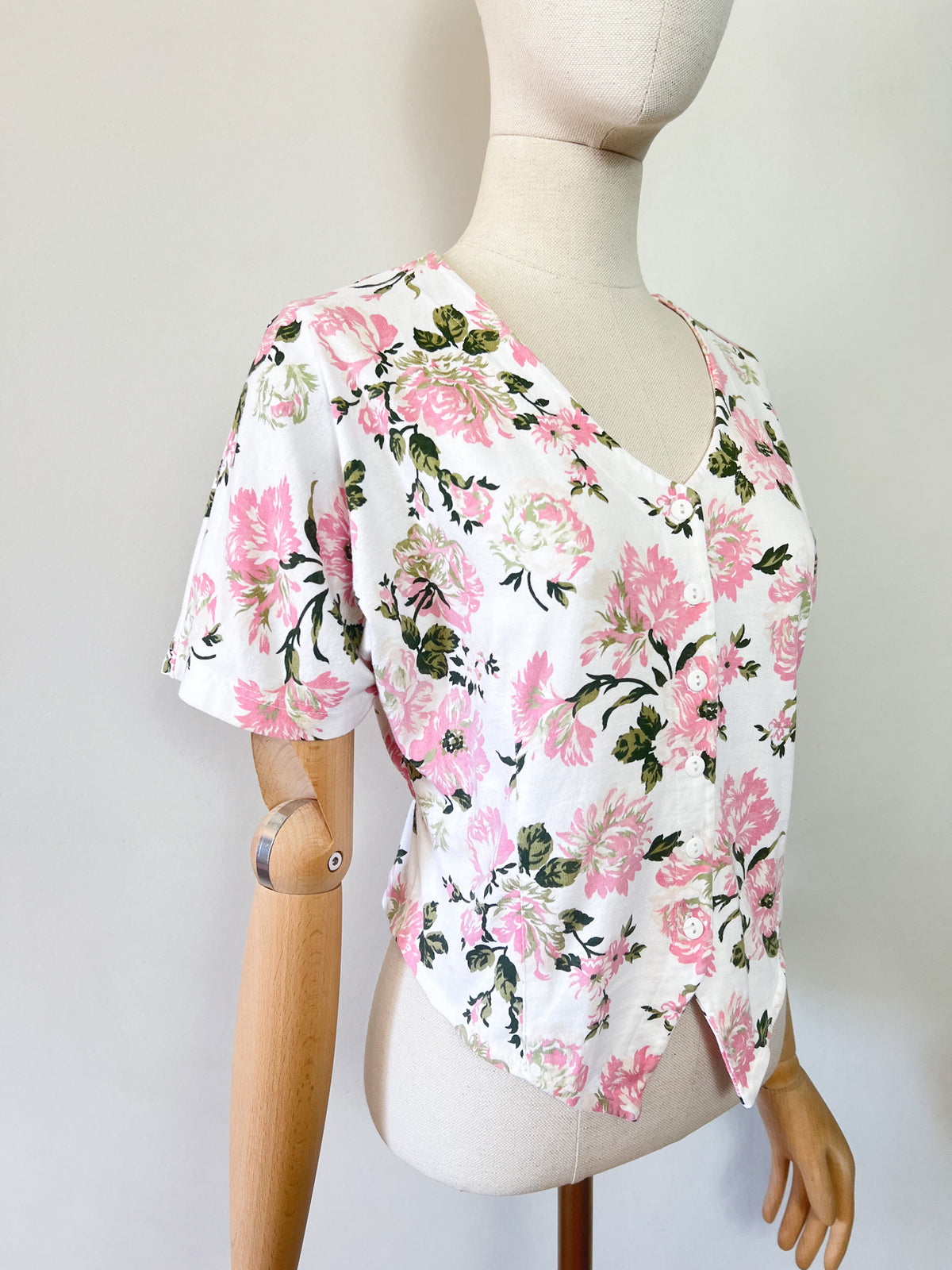 Top Vintage Années 80/90 Boutonné Fleurs Roses – Coupe Basque & Chauve-Souris – T.36/38 (S/M)