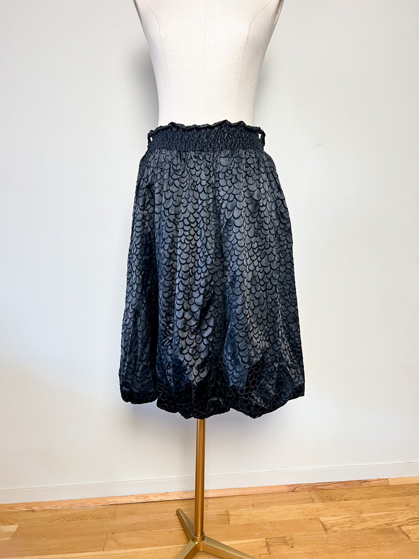 Jupe Vintage Noire Satinée Coupe Boule - Motifs Velours Goutte - Fabriqué France T 34/36