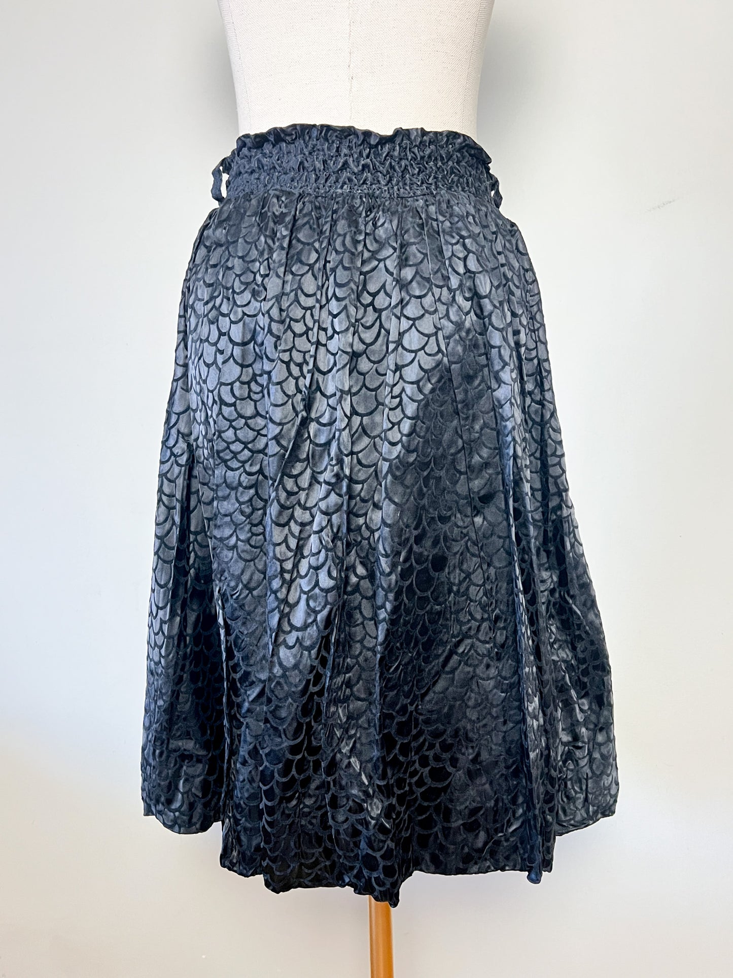 Jupe Vintage Noire Satinée Coupe Boule - Motifs Velours Goutte - Fabriqué France T 34/36