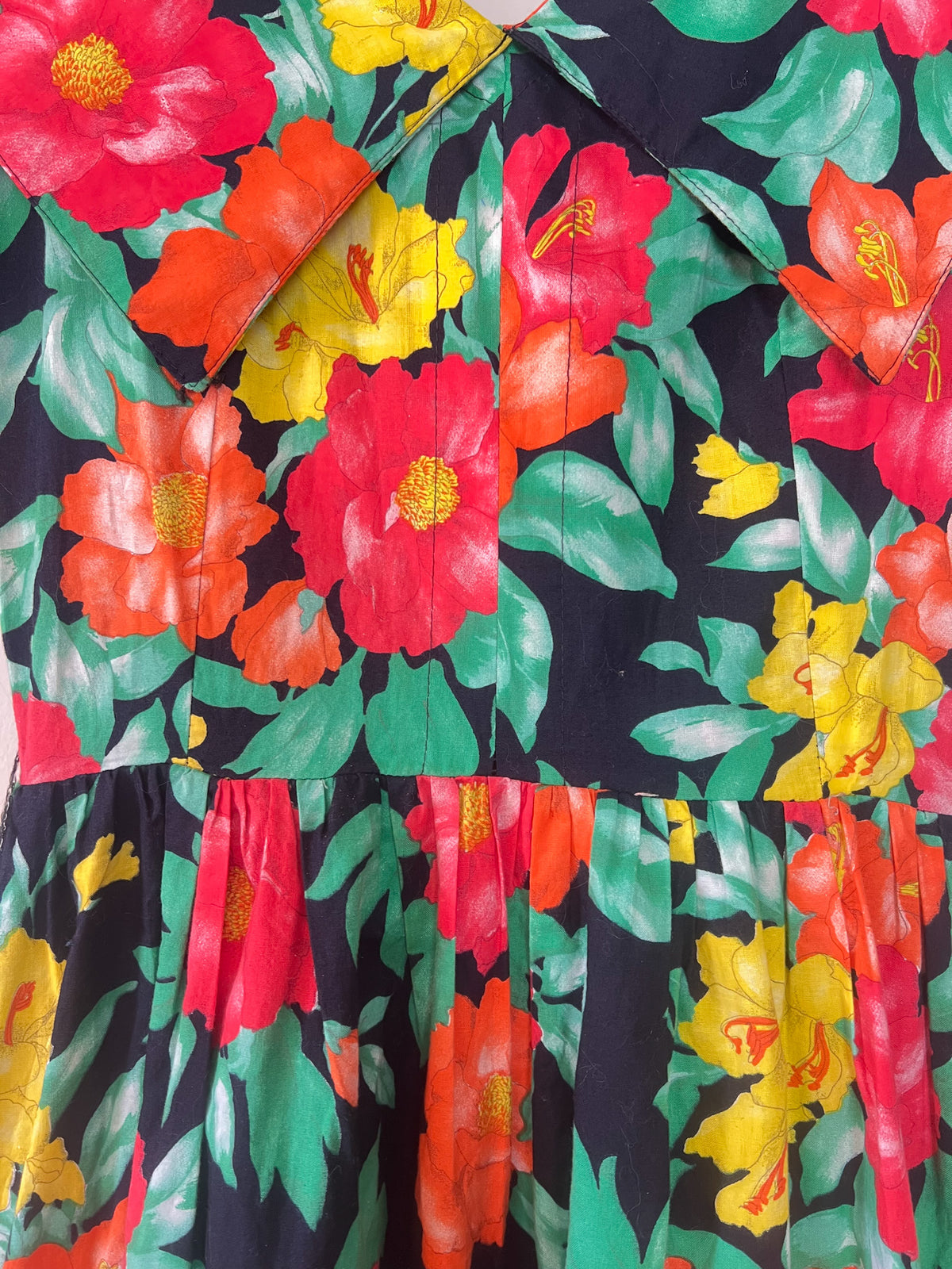 Robe Vintage Années 80 Imprimé Fleurs Exotiques – Encolure V & Grand Col – Doublée – T.36 (S)