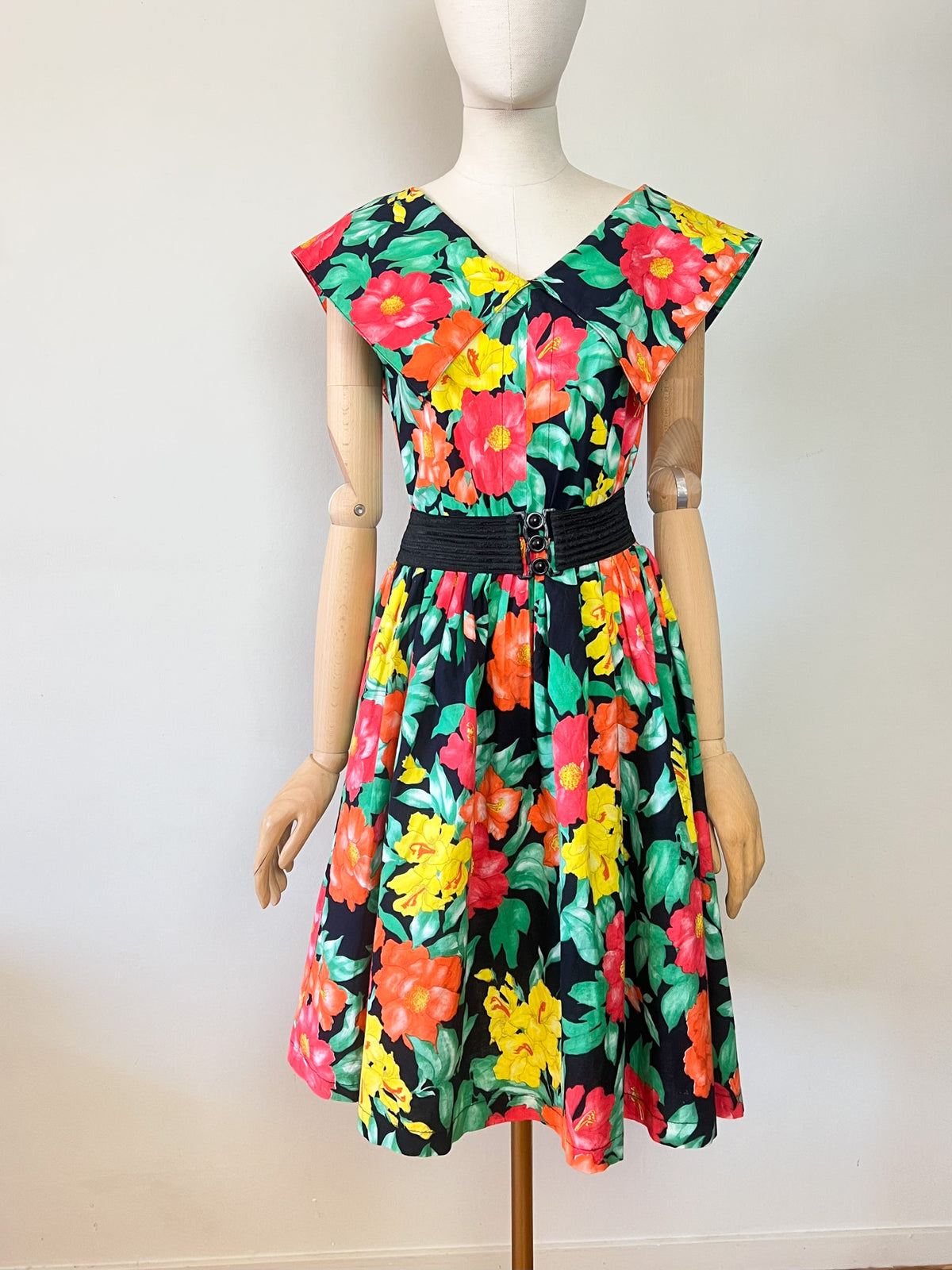 Robe Vintage Années 80 Imprimé Fleurs Exotiques – Encolure V & Grand Col – Doublée – T.36 (S)