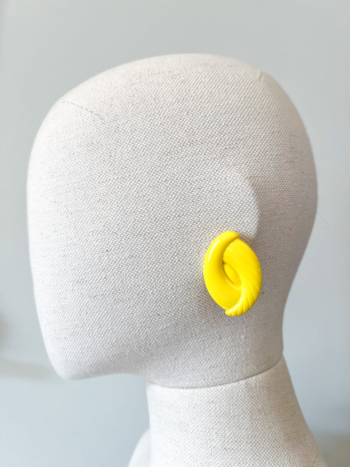 Boucles d'Oreilles Clips Vintage Années 80 Jaune Vif – Forme Volute / Goutte