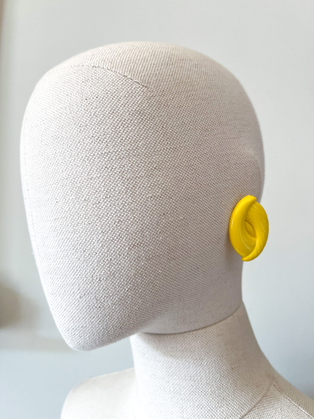 Boucles d'Oreilles Clips Vintage Années 80 Jaune Vif – Forme Volute / Goutte