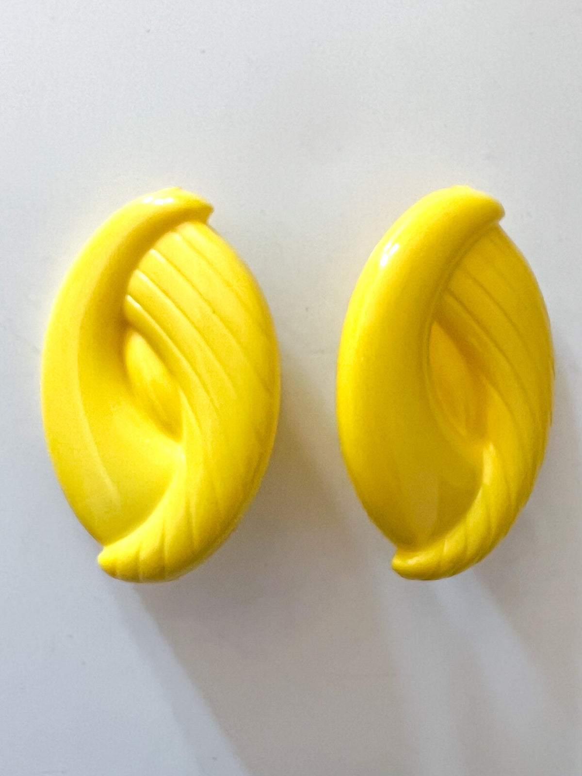 Boucles d'Oreilles Clips Vintage Années 80 Jaune Vif – Forme Volute / Goutte
