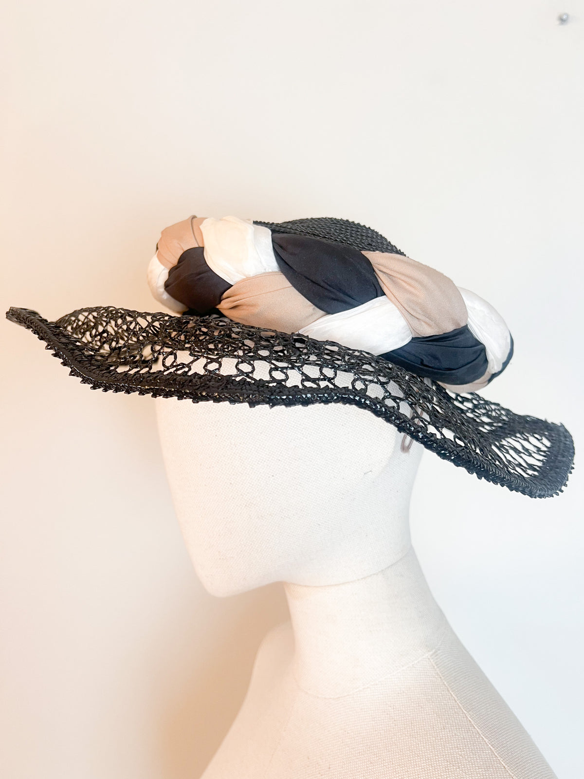 Chapeau de cérémonie vintage Josette D. Paris "Spécial Chignon"