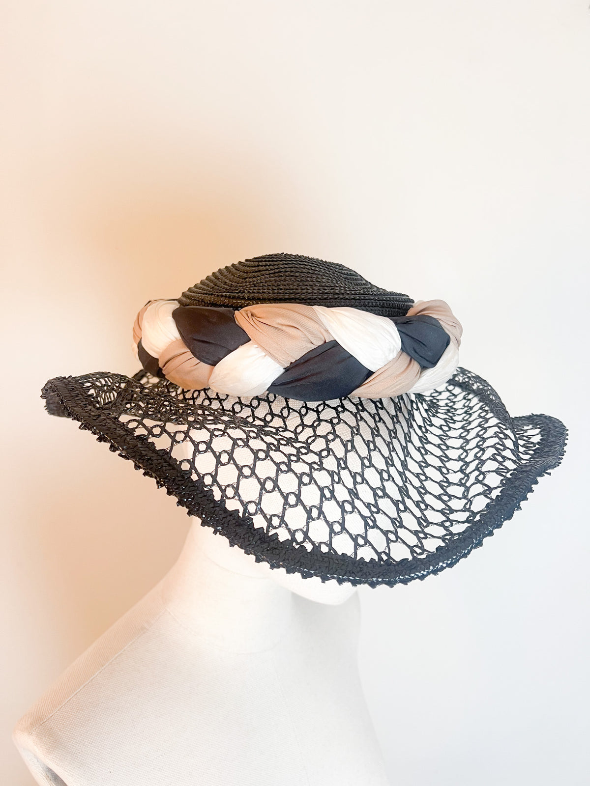 Chapeau de cérémonie vintage Josette D. Paris "Spécial Chignon"
